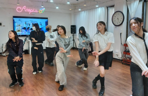 acopia_star's tweet photo. ＼2026夏休み限定🇰🇷✨／
学校を休まず参加できる
【1ヶ月K-POP留学】開催🎤
✔ 弘大の語学堂で韓国語📚
✔ 本場のダンス＆ボーカルレッスン💃
✔ HYBE・YG・JYPなど合同オーディション開催🔥
 ✔合格したら全額返金😲

“いつか”じゃなく、
今年の夏、韓国で夢に挑戦しよう💎
⚠️先着12名限定！
👇お申込みは公式ホームページ一番下！☑
https://t.co/FgWMk006Yk
#KPOP留学 #韓国留学 #KPOPオーディション #HYBE #YG #STARSHIP #練習生になりたい