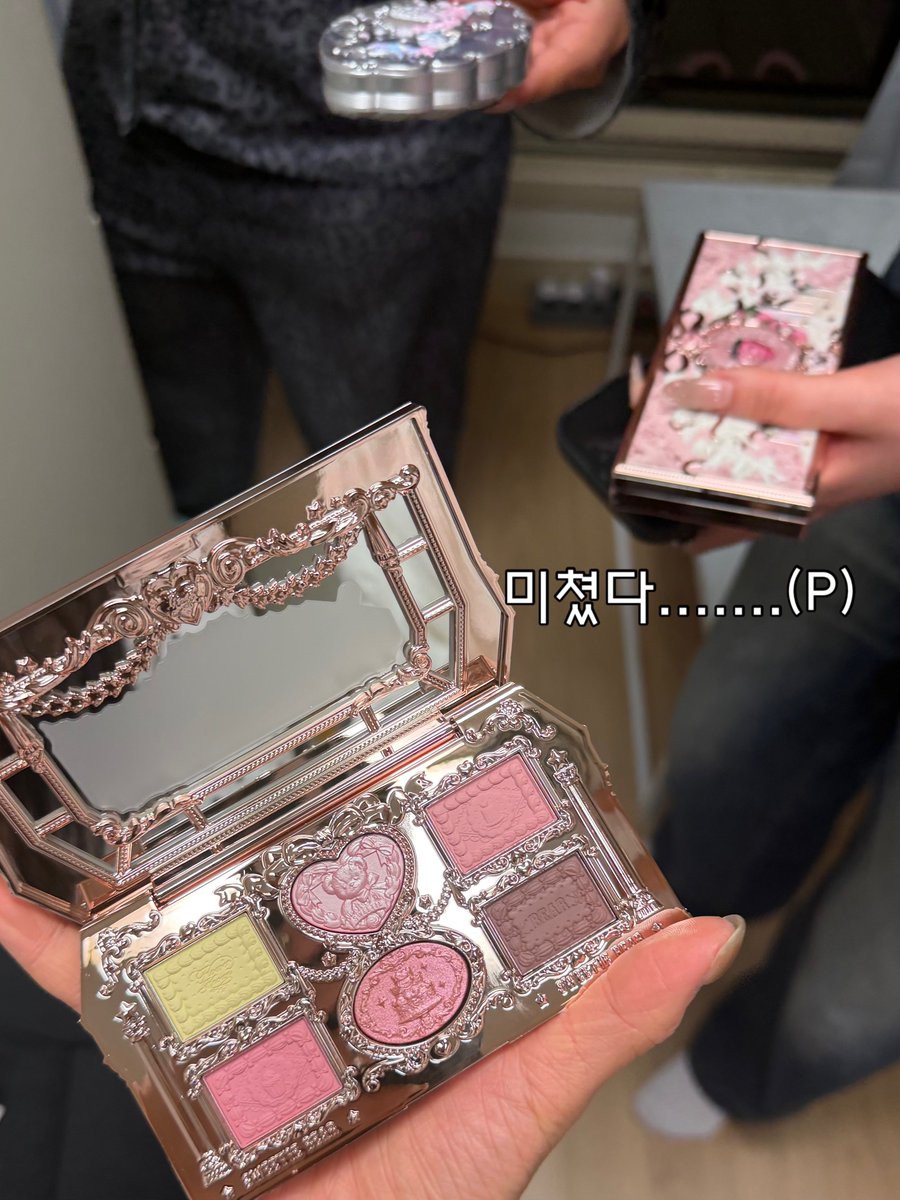 VTcosmetics_official tweet media