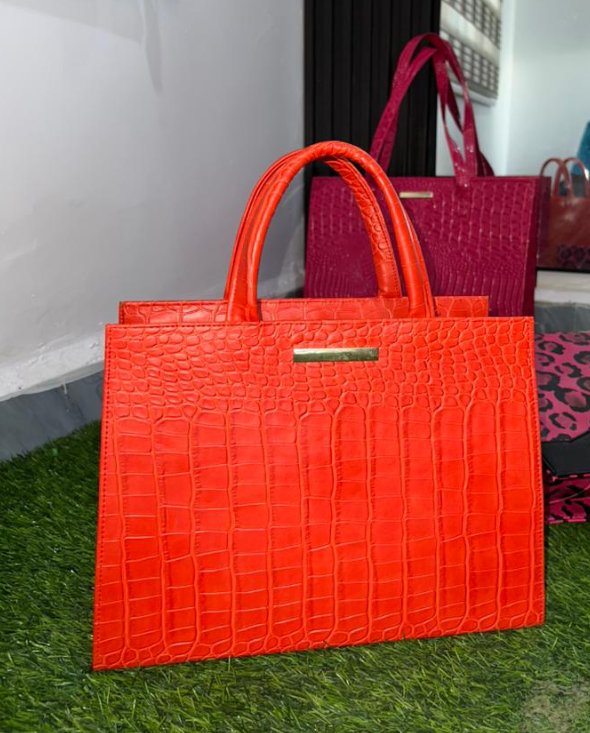 JoySamueljah's tweet photo. Red on red never misses
This bag and slippers combo goes for 35k😊
Location:Jos
#handmadeproducts
#jayselevé https://t.co/sYj7YlJ9OJ