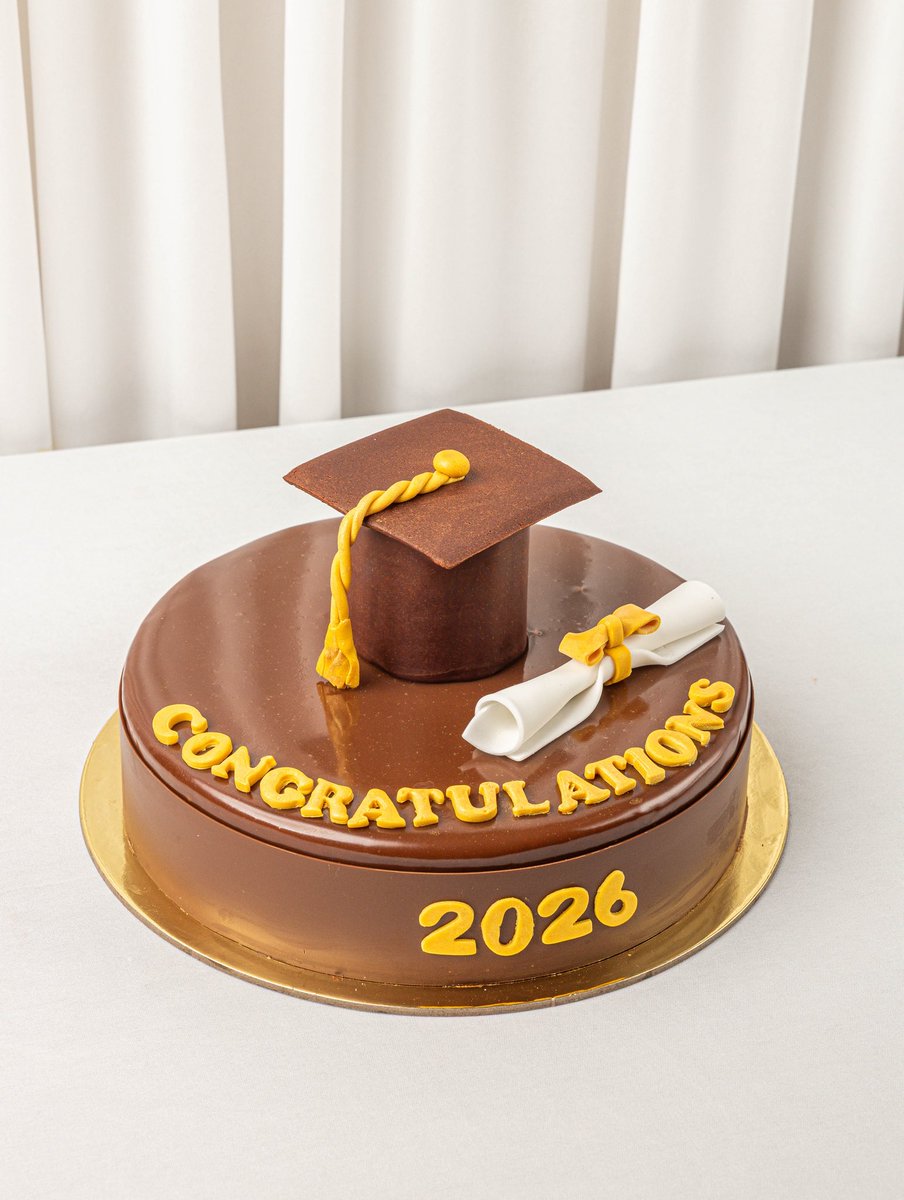candira_sa's tweet photo. من لحظة تعب، إلى فرحة إنجاز 🎓
كيك التخرج - رويال تشوكلت
متوفره الآن في فروع وتطبيق كانديرا وتطبيقات التوصيل https://t.co/suG3Q4ihqV