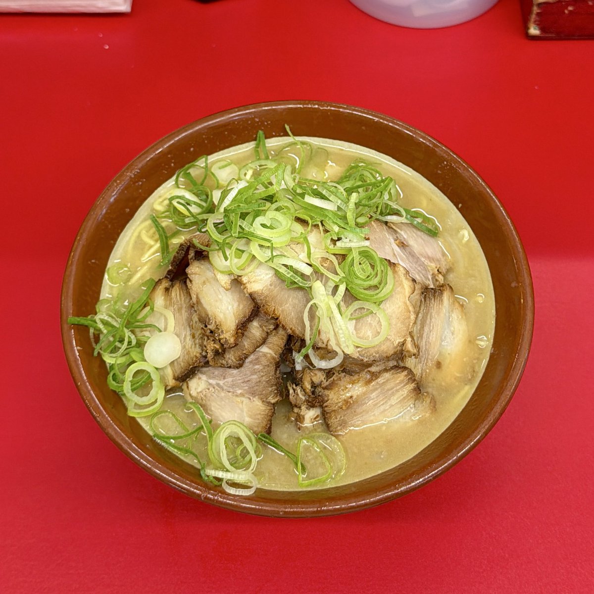 menmusubi's tweet photo. 一楽ラーメン 志免店＠志免町

①もやしラーメン
②みそチャーシューメン
③からあげ定食

福岡のラーメン屋さんで
一番唐揚げが売れるお店🍀
※メンムスビの認識＆感覚値に戻づく

某 中洲の蕎麦屋さんの
カツ丼とまでは言わないけど
かなりの個性派です♪(´ε｀ )

なんかスキなんだよね〜一楽✨ https://t.co/V0JwgMRMh9