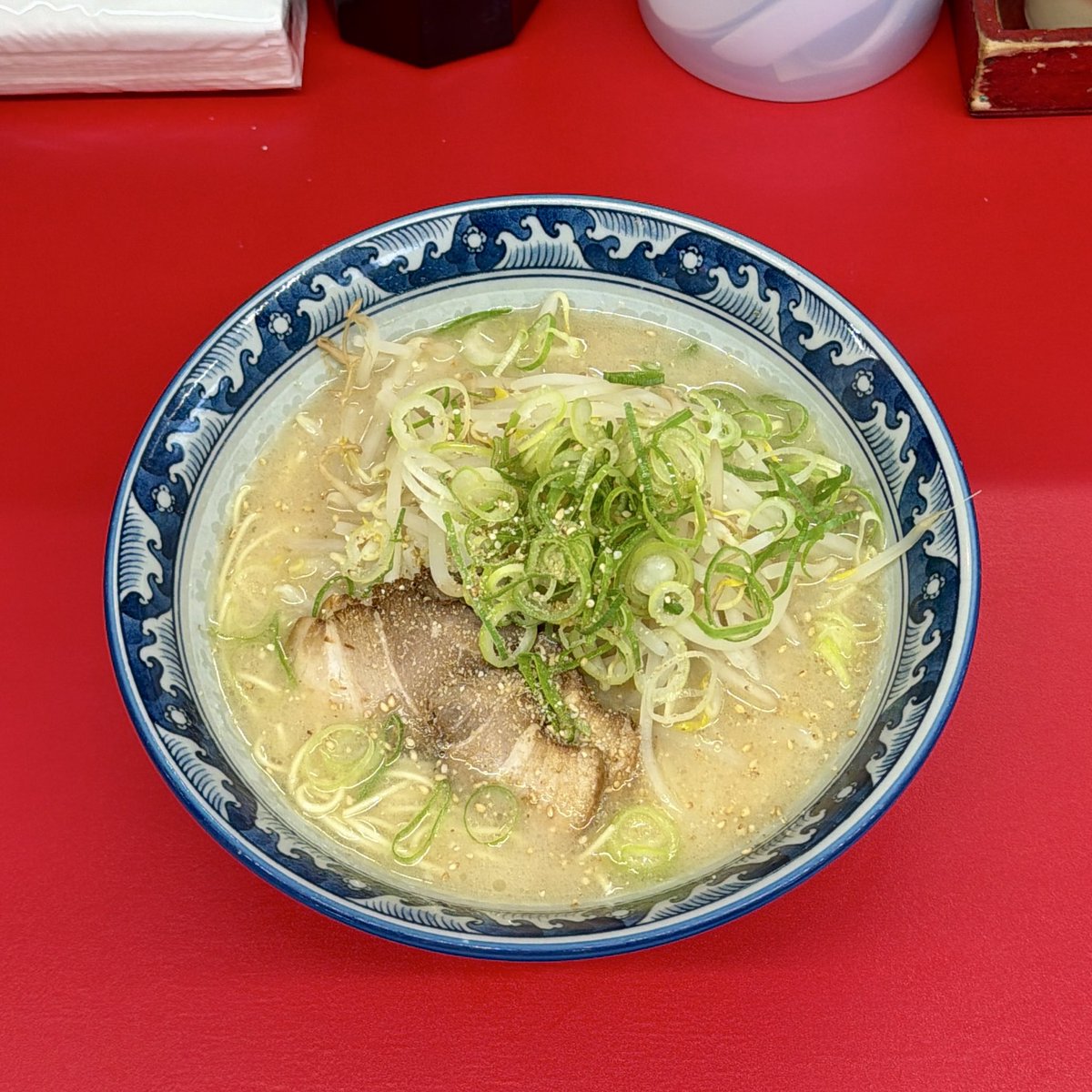 menmusubi's tweet photo. 一楽ラーメン 志免店＠志免町

①もやしラーメン
②みそチャーシューメン
③からあげ定食

福岡のラーメン屋さんで
一番唐揚げが売れるお店🍀
※メンムスビの認識＆感覚値に戻づく

某 中洲の蕎麦屋さんの
カツ丼とまでは言わないけど
かなりの個性派です♪(´ε｀ )

なんかスキなんだよね〜一楽✨ https://t.co/V0JwgMRMh9