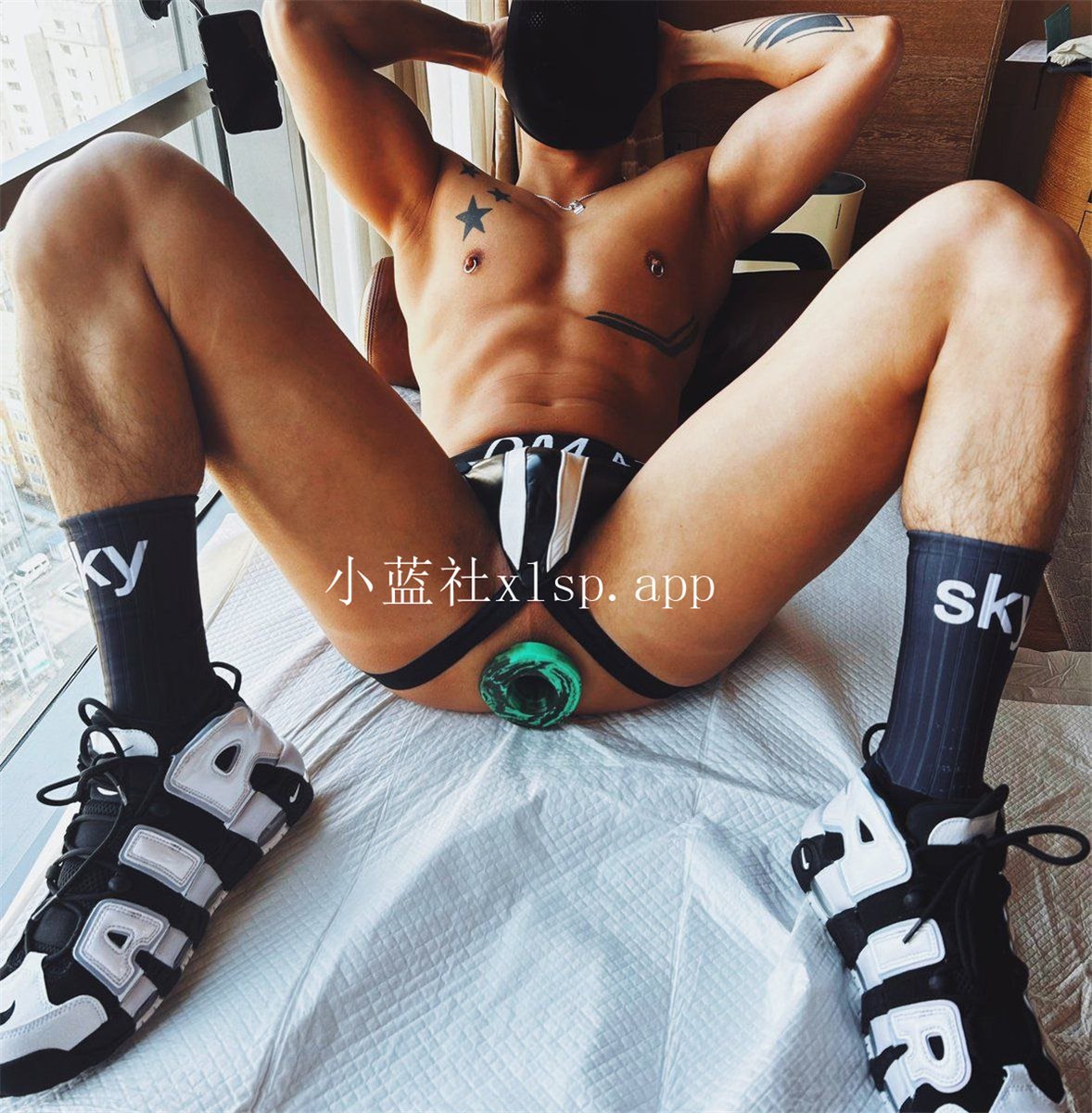 EricHicksm's tweet photo. 帅气阳光黄毛沙发露出 https://t.co/sx5W9aEWY3