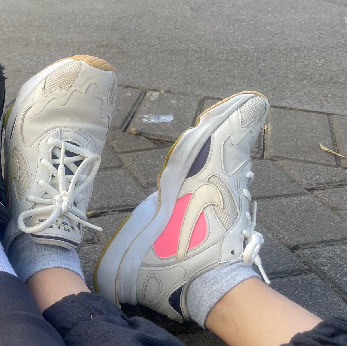 privemyslf's tweet photo. @ngingkarin running shoes dari Nike kak, bisa 🍊gratong cod, 350k open nego https://t.co/chppNr49Yu