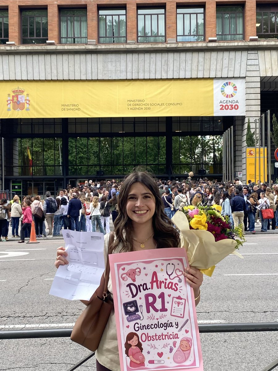 luuariasg's tweet photo. Oficialmente R1 de gine y obstetricia!!💖💐 https://t.co/EzviyGRaLT