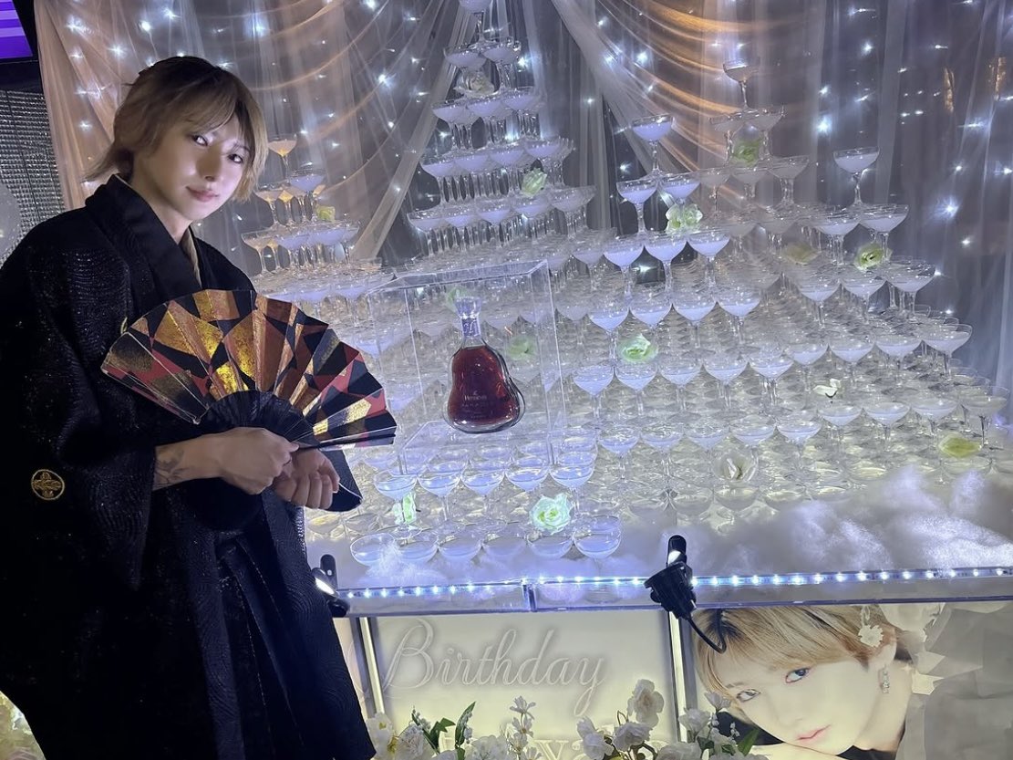 sake893corp's tweet photo. あさや社長率いるRe:Act（リアクト）の神里綾華さん、2月のバースデーと4月のホスト3周年記念で上半期に2度もタワーやってるの強すぎる😵‍💫😵‍💫しかもデザインかわちい。 https://t.co/VcuoiQ7iQh