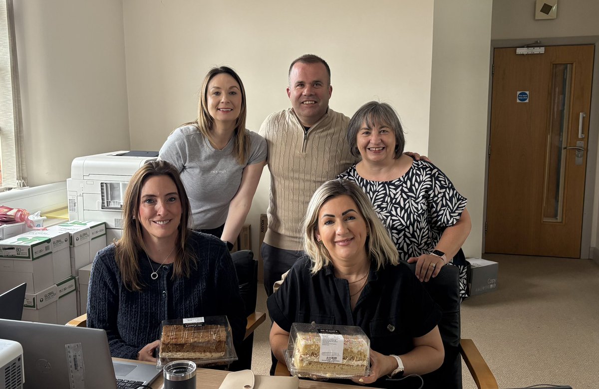 drjulespsych's tweet photo. Happy belated International Nurses Day
Incredibly privileged to have worked with Newtownabbey CMHT & now work with in my Perinatal & ECT worlds some of the most amazing nurses
#LetsPretendIDidntNeedReminded
#TheyAreNotAllowedCakeTillTheDoSomeWorkFirst
#TeamNorth
@NHSCTrust https://t.co/g8I9YOwtNm