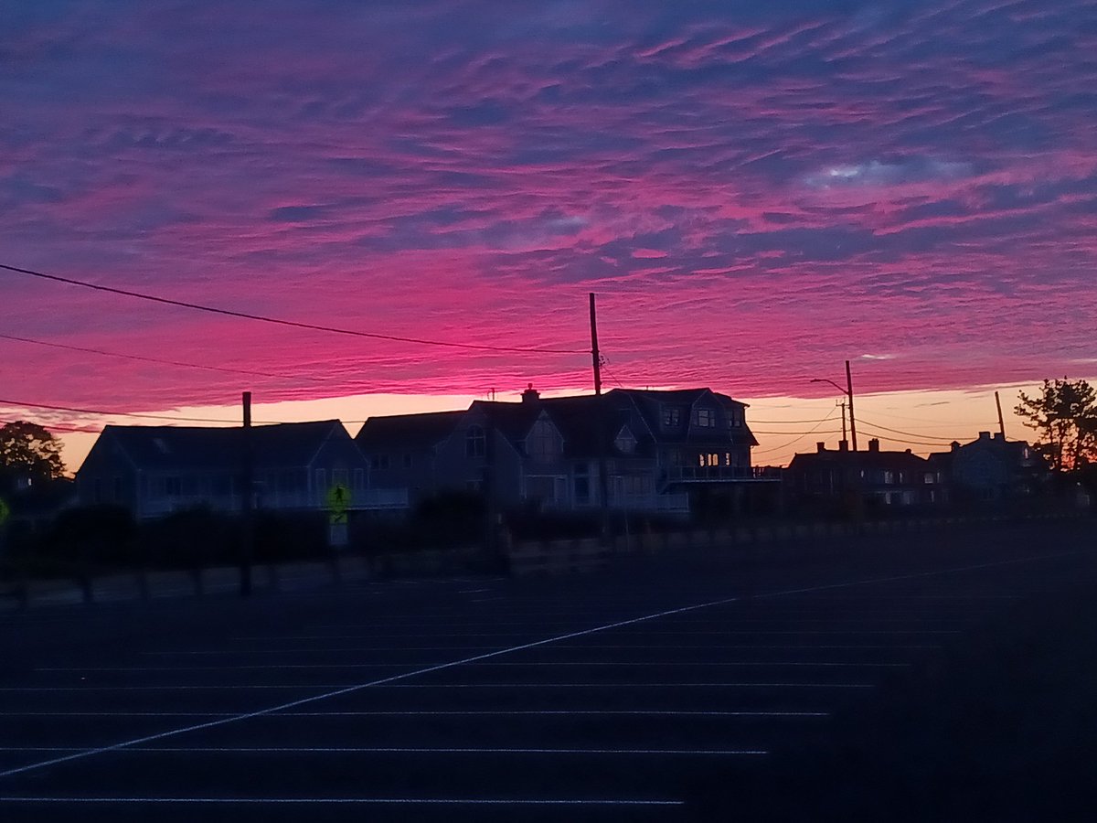 MonGenerale's tweet photo. @CatherineNews @Met_CindyFitz @ShiriSpear Dawn at Surf Drive Beach! 05-13-2026! https://t.co/OaWw1eYpWK