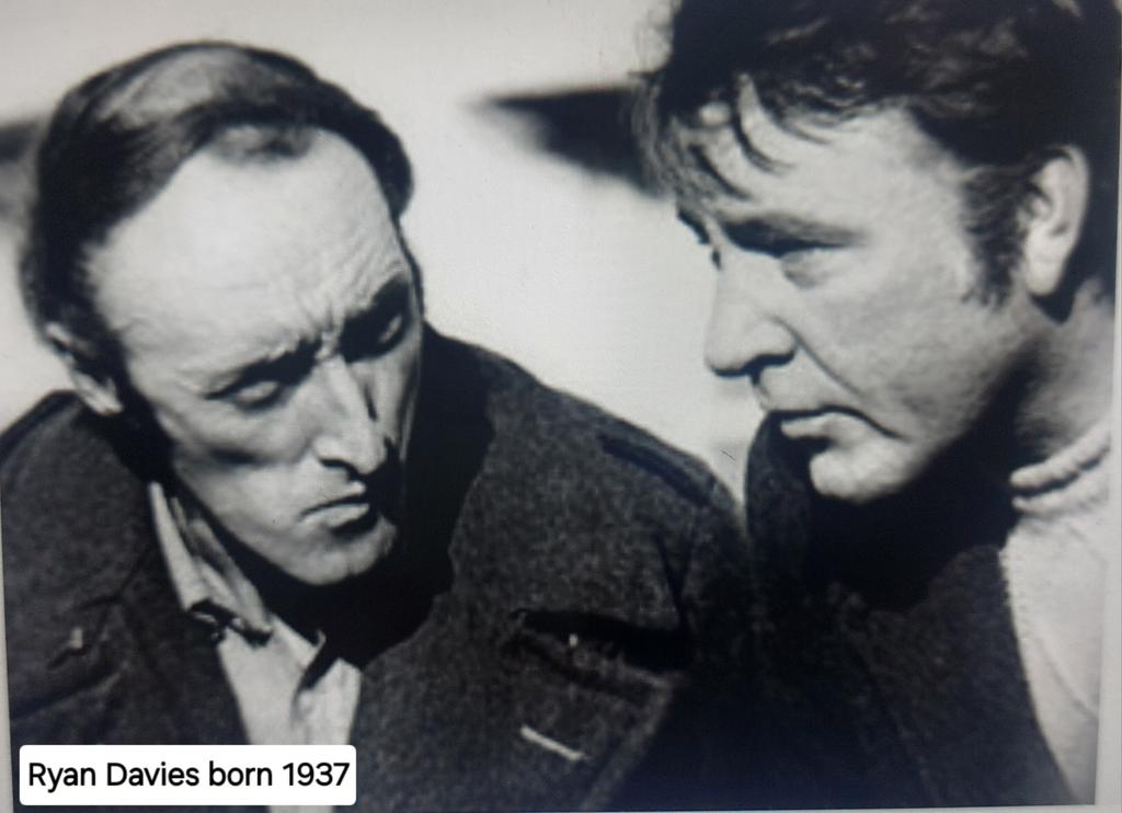 MadocLeonard's tweet photo. #WednesdayWelshWave (Ryan and Rich) @1GarethWynJones @AngelaSowdon @angiloveslife @efrogwraig @Hywel_at_home @MWilliamsJourno @reviewwales @shrewsmorris @rlloydpr @richosslloyd @philevanswales @Ruth_ITV @ChicagoTafia @caebrwyn https://t.co/OBBOdiT74V