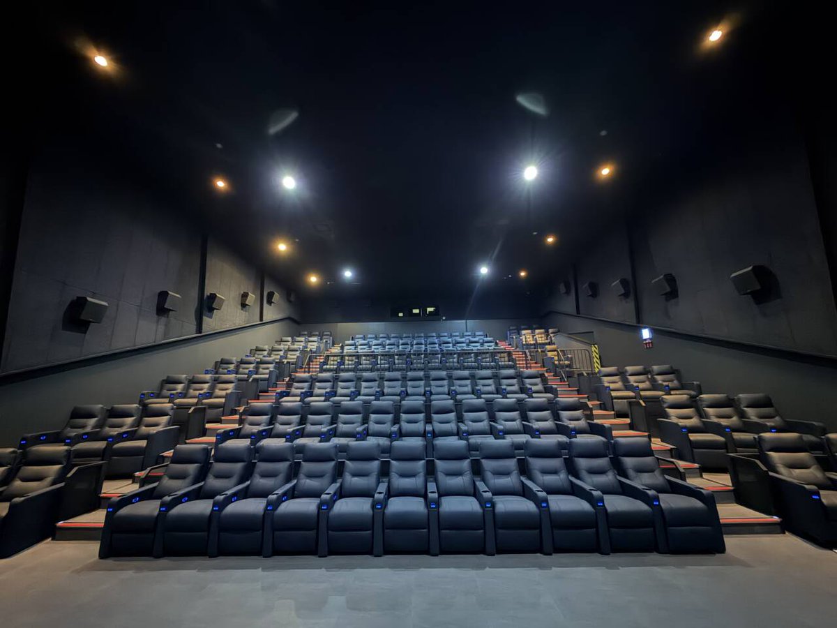 LeadcomSeating's tweet photo. 🎬 Lotte Central Rock Cinema in South Korea just upgraded with 198 Chelsea LS-815 Zero Gravity recliners!
https://t.co/uhLoYEZapZ 
#CinemaSeating #ZeroGravityRecliner #ProjectShowcase https://t.co/ypOsjhIZZx