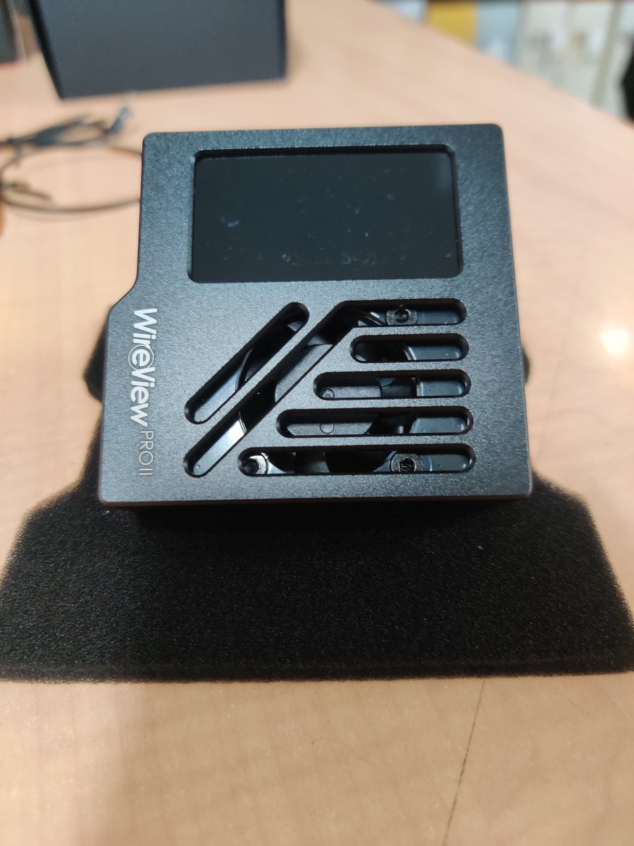 OLIOSPEC's tweet photo. GPUの16ピン電源コネクタ各ピンの電力モニタリング機能搭載したアダプター
Thermal Grizzly WireView Pro II 入荷しました

異常時はアラーム音や警告表示して自動シャットダウンも可能でGPUを保護します

Thermal Grizzly WireView Pro II GPU Normal black
税込25,980円
https://t.co/v4sn0uxCfx

Thermal Grizzly WireView Pro II GPU Reversed black
税込25,980円
https://t.co/RkpS7Q5iWI