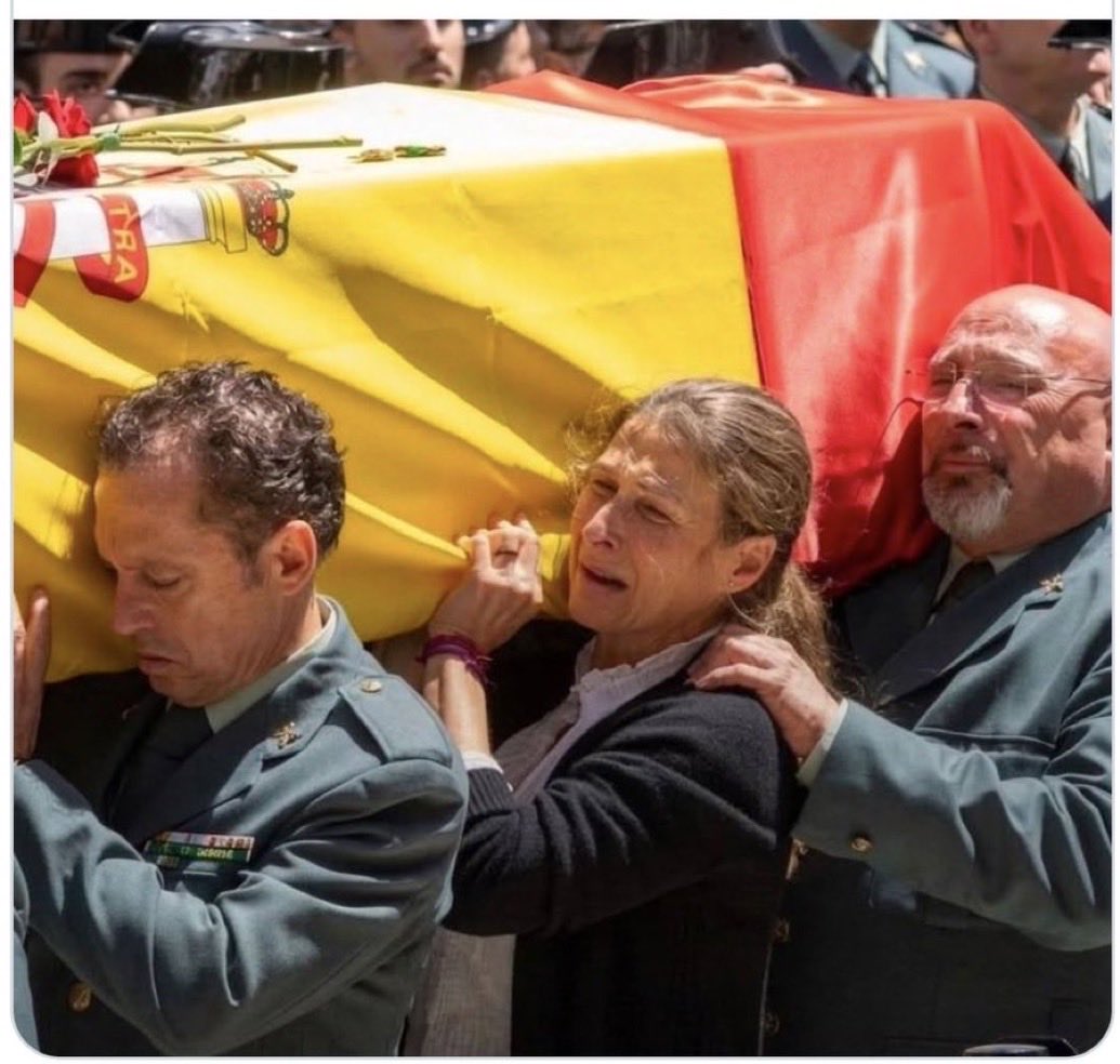 EL00LEON's tweet photo. @mikihoyos @guardiacivil @sanchezcastejon @mjmonteroc Mariaje Montero y el Gobierno de Sánchez se burlan de los Guardias Civiles y dicen que fue un “accidente laboral”.
Esto jamás se perdonará en Andalucía y lo veréis el domingo.
SIN VERGÜENZAS https://t.co/QDJ7ZDzpXL