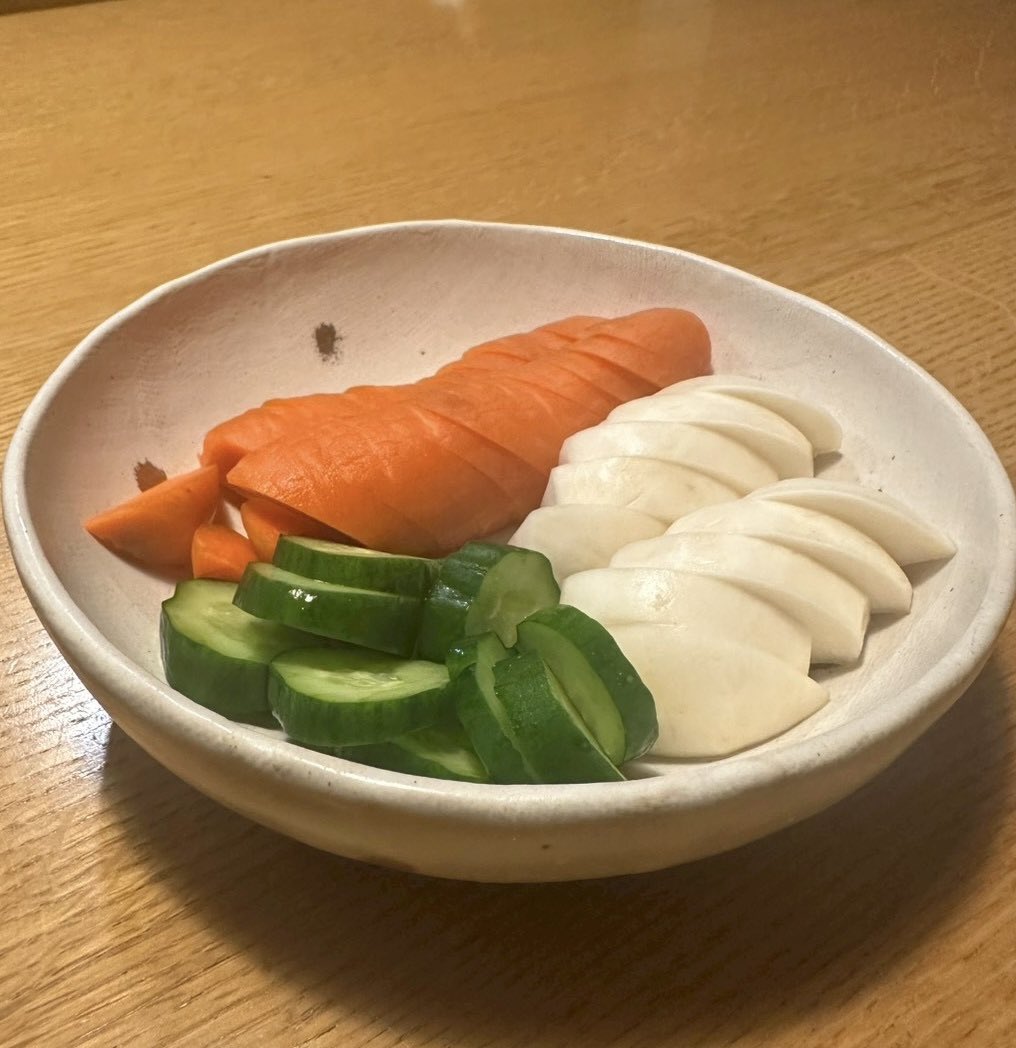 rika_fujii's tweet photo. 都内某小学校にて、2日間計5回公演をコンプリートしましたもうほんとに朝早くてありがとう😭
弾いて喋って喋って弾いて喋って...
これもひとえに大場君と土鍋炊きご飯と初挑戦糠漬けのお陰です。 https://t.co/FoITbu8ov8
