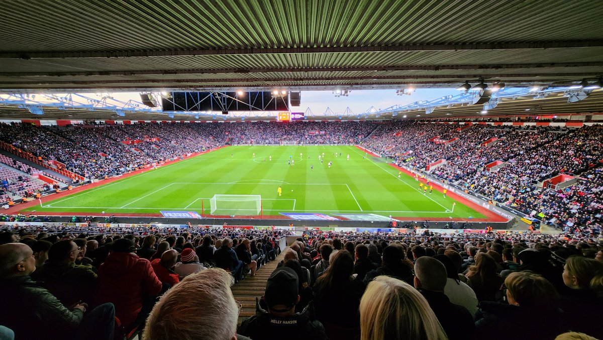 CornerBalon's tweet photo. Another playoff semi-final and another nail-biting match. It’s been a wonderful season, but with some cruel endings; yesterday, my English team, Southampton, decided to put an end to that run of bad luck.

What an atmosphere, what a team. 

Up the Saints🔴⚪️ https://t.co/5tZIBGFhSX