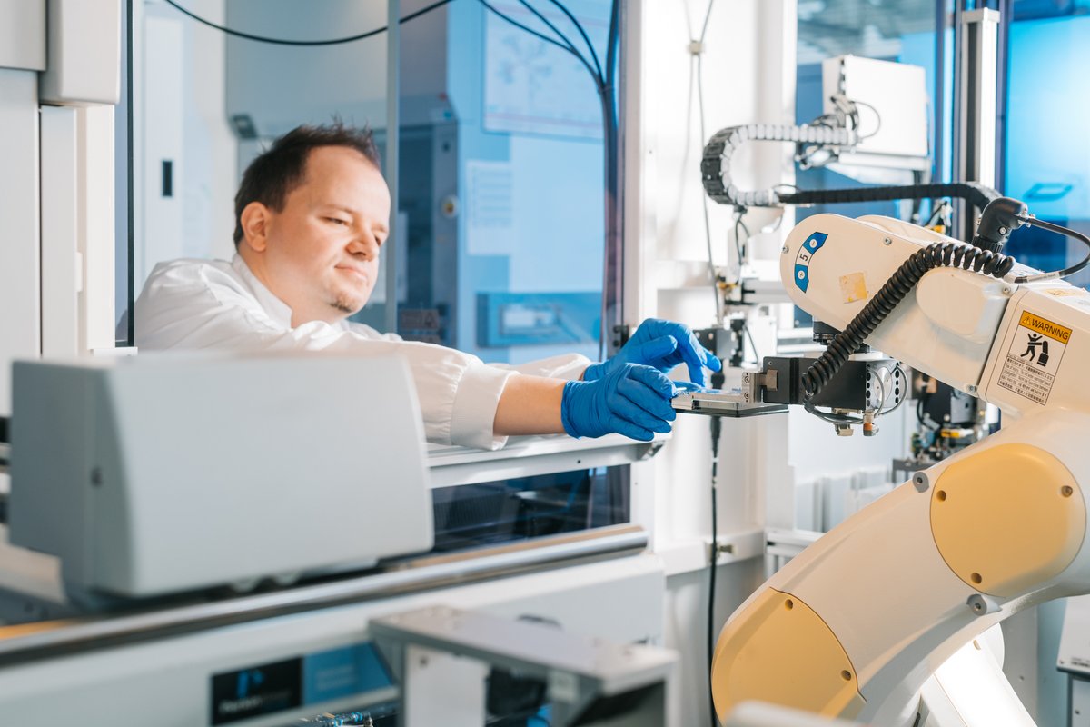 CeMM_News's tweet photo. From mapping protein interactions to screening 100k+ compounds, the Molecular Discovery Platform at CeMM supports academia &amp; industry from experimental design to data analysis. 🧬

#MDP offers expertise in proteomics, metabolomics &amp; chemical screening.

➡️https://t.co/lBlKAWAEnN https://t.co/tPR86g0jEa