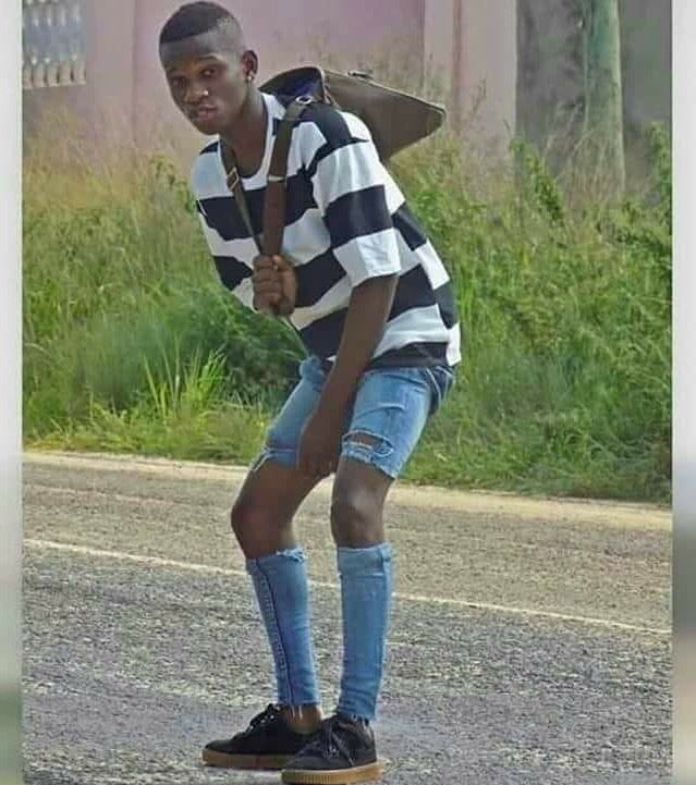 PeleAlphaChalie's tweet photo. Millennial: Dogo kama vip Njoo Ofsn pale ujitolee tutakulinda na viposho huku una gain experience 

Gen Z : Bro nina project zangu kwa tachi na Abba https://t.co/j2Z5uyTKBB