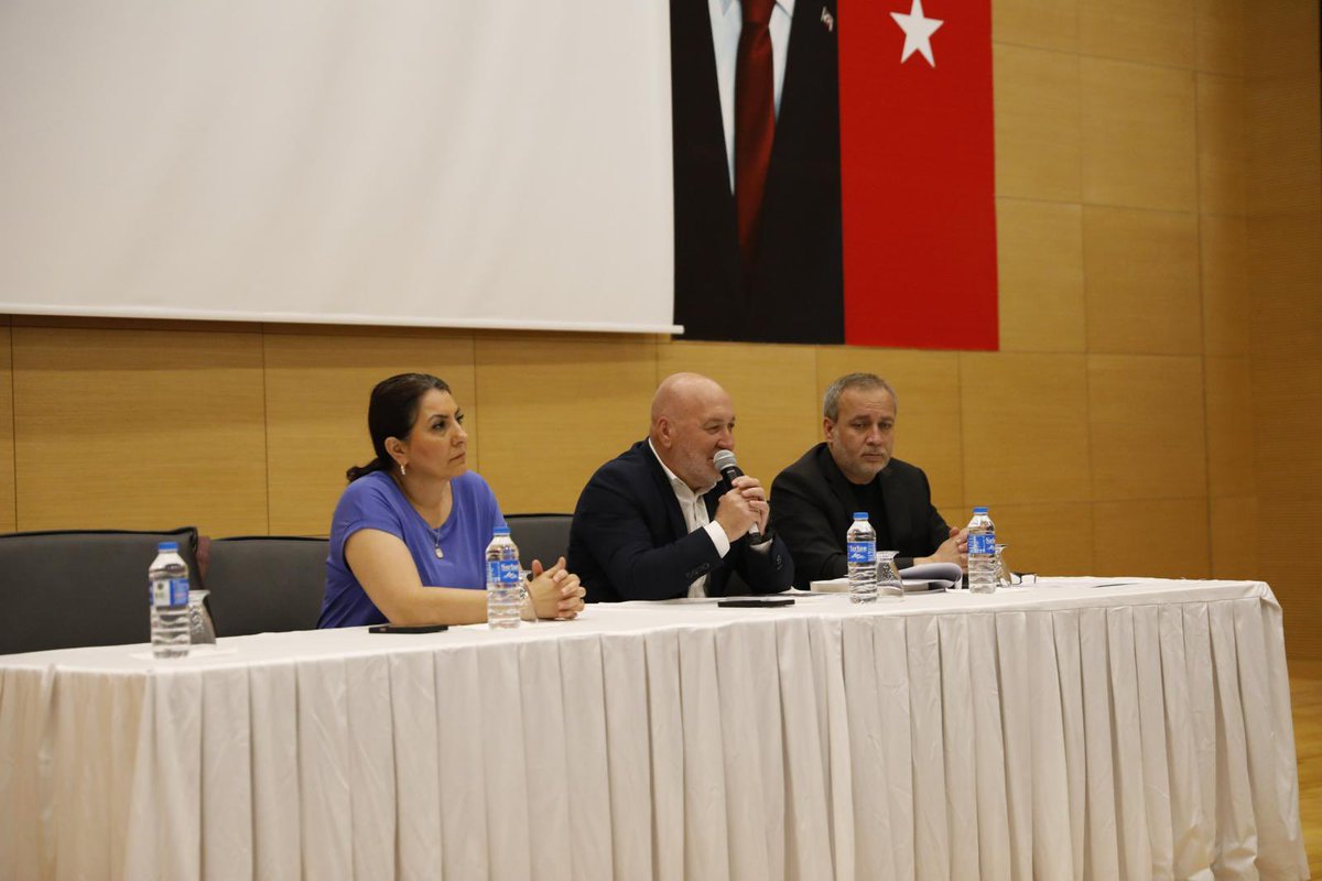 HBTONBUL's tweet photo. Aydın DSİ 21. Bölge Müdürü Birol Çınar’ı, Genel Başkan Yardımcımız Gürkan Kaya ve Menderes Şube Başkanımız Aygül Çetin ile birlikte ziyaret ettik. Gerçekleştirdiğimiz görüşmede kurum çalışmaları ve kamu görevlilerimizin gündemindeki konular üzerine değerlendirmelerde bulunduk.

Ziyaretimizin ardından Bölge Müdürlüğü bünyesinde görev yapan üyelerimizle bir araya geldik. Buluşmamızda, sendikal mücadelenin sahada, çalışanlarımızın yanında durarak güç kazandığını ifade ederek; kamu çalışanlarının haklarının korunması, çalışma şartlarının iyileştirilmesi ve emeğin değerinin her platformda savunulması noktasındaki kararlılığımızı bir kez daha dile getirdik.

Enerji Bir-Sen olarak; çözüm odaklı, ilkeli ve istikrarlı sendikacılık anlayışımızla üyelerimizin yanında olmaya devam ediyoruz.

Nazik ev sahiplikleri dolayısıyla Bölge Müdürümüze ve kıymetli üyelerimize teşekkür ediyorum.