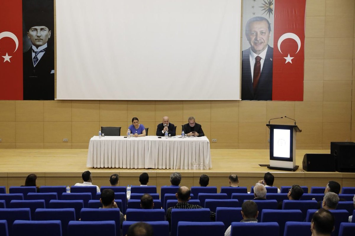 HBTONBUL's tweet photo. Aydın DSİ 21. Bölge Müdürü Birol Çınar’ı, Genel Başkan Yardımcımız Gürkan Kaya ve Menderes Şube Başkanımız Aygül Çetin ile birlikte ziyaret ettik. Gerçekleştirdiğimiz görüşmede kurum çalışmaları ve kamu görevlilerimizin gündemindeki konular üzerine değerlendirmelerde bulunduk.

Ziyaretimizin ardından Bölge Müdürlüğü bünyesinde görev yapan üyelerimizle bir araya geldik. Buluşmamızda, sendikal mücadelenin sahada, çalışanlarımızın yanında durarak güç kazandığını ifade ederek; kamu çalışanlarının haklarının korunması, çalışma şartlarının iyileştirilmesi ve emeğin değerinin her platformda savunulması noktasındaki kararlılığımızı bir kez daha dile getirdik.

Enerji Bir-Sen olarak; çözüm odaklı, ilkeli ve istikrarlı sendikacılık anlayışımızla üyelerimizin yanında olmaya devam ediyoruz.

Nazik ev sahiplikleri dolayısıyla Bölge Müdürümüze ve kıymetli üyelerimize teşekkür ediyorum.