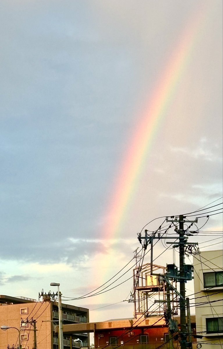 Abech14's tweet photo. 今日も一日お疲れ様です！
今日の虹🌈。 https://t.co/vbluwOOPw2