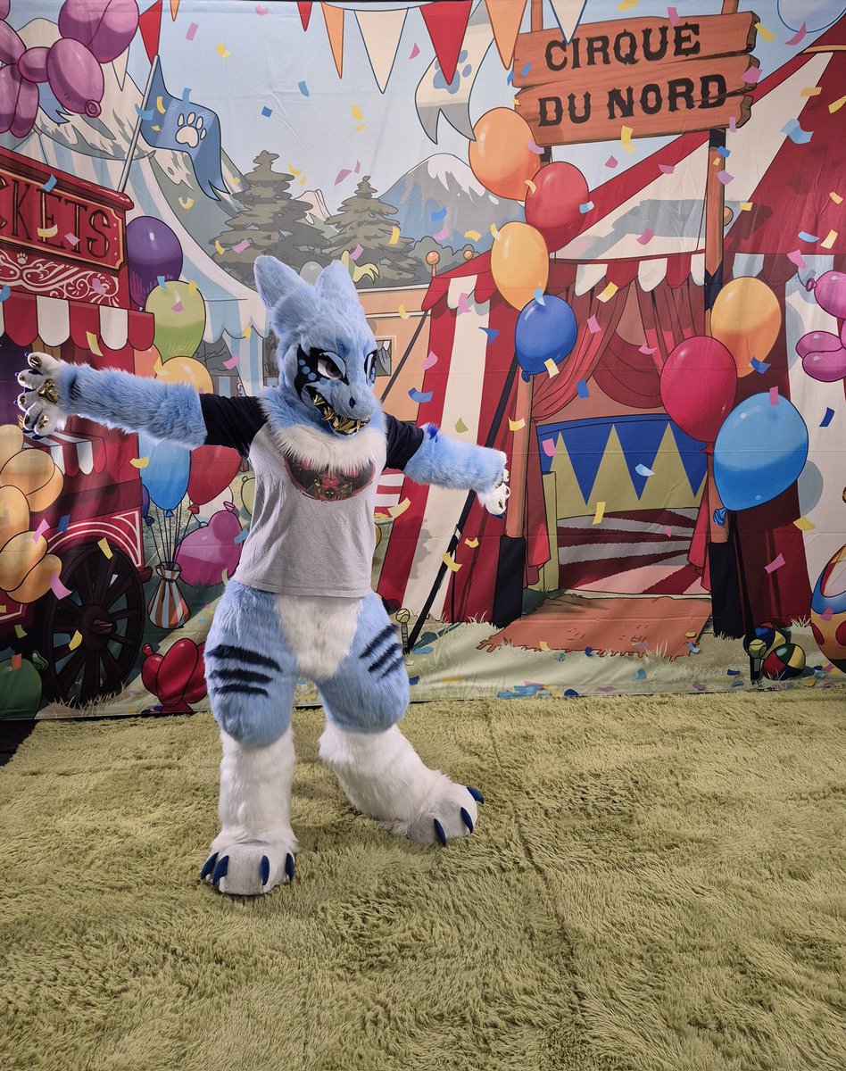 _winako_'s tweet photo. Say hi to Jolanka (again)!
This suit was made in 2024 but I had the opportunity to upgrade it to a halfsuit last year! :D Thanks so much to @_sharkcircus_  for trusting me again!
(photo credit to Sharkahm!) https://t.co/cBMnLQtwbT
