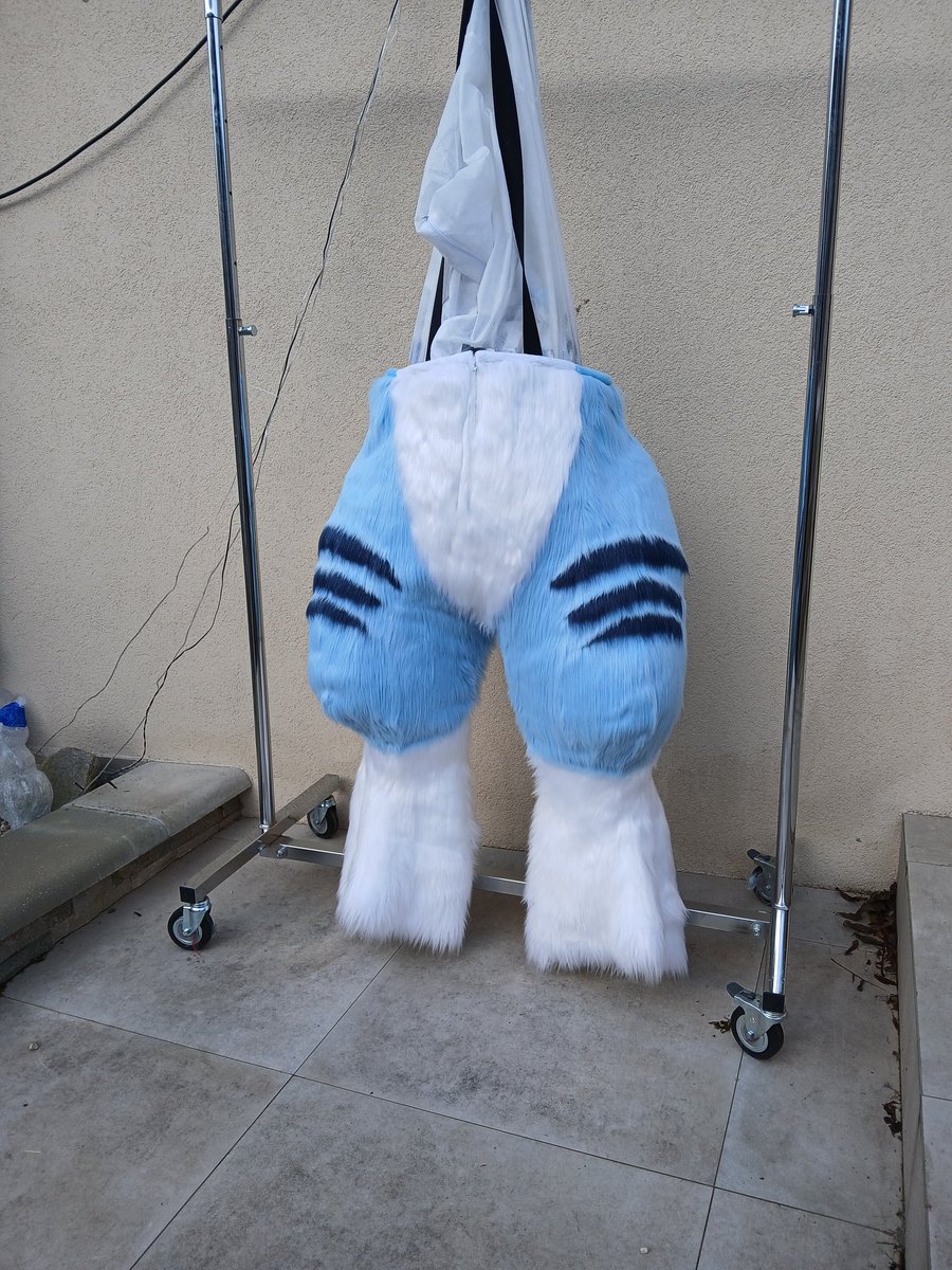 _winako_'s tweet photo. Say hi to Jolanka (again)!
This suit was made in 2024 but I had the opportunity to upgrade it to a halfsuit last year! :D Thanks so much to @_sharkcircus_  for trusting me again!
(photo credit to Sharkahm!) https://t.co/cBMnLQtwbT
