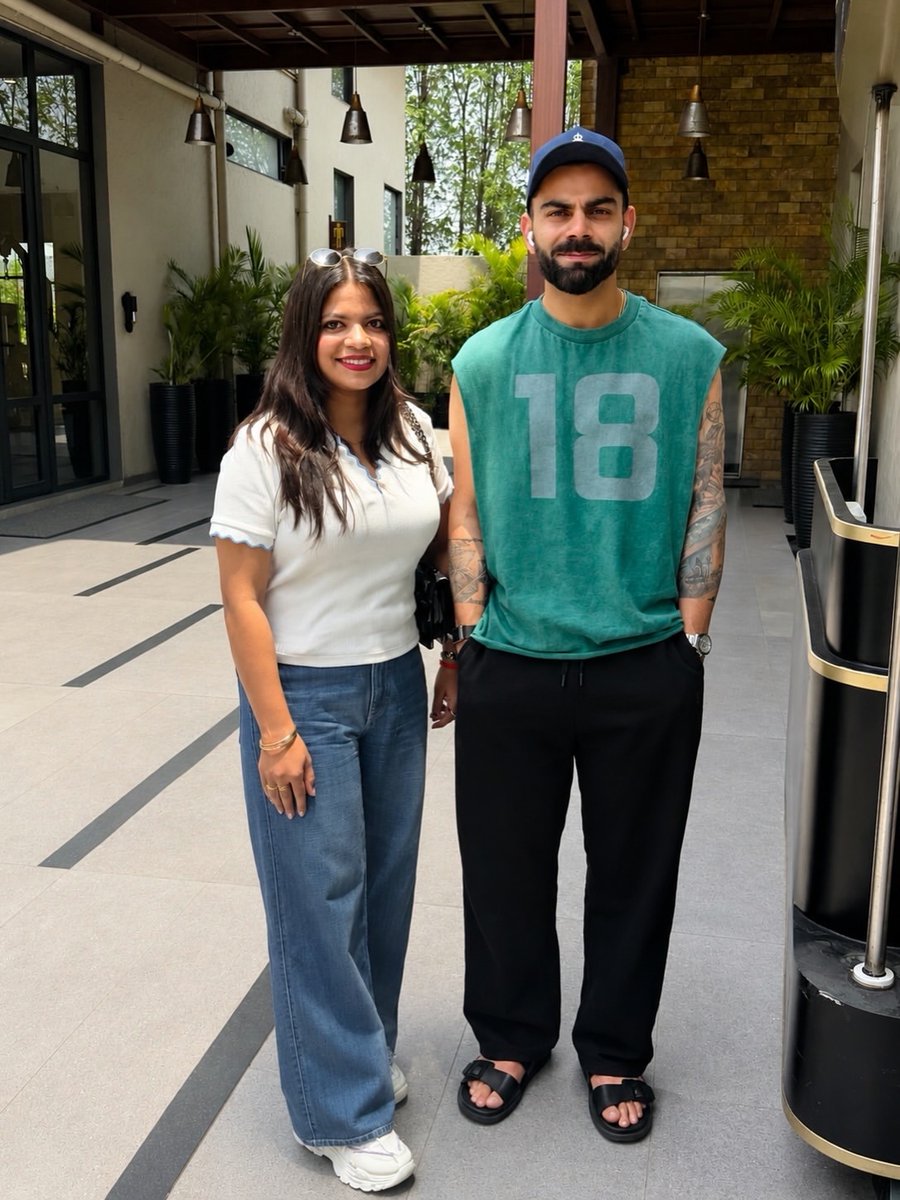 ImTanujSingh's tweet photo. RINKU SINGH'S MOTHER &amp; SISTER WITH VIRAT KOHLI IN RAIPUR. ♥️

- King Kohli, favourite of all. https://t.co/HgzHIAGOkM