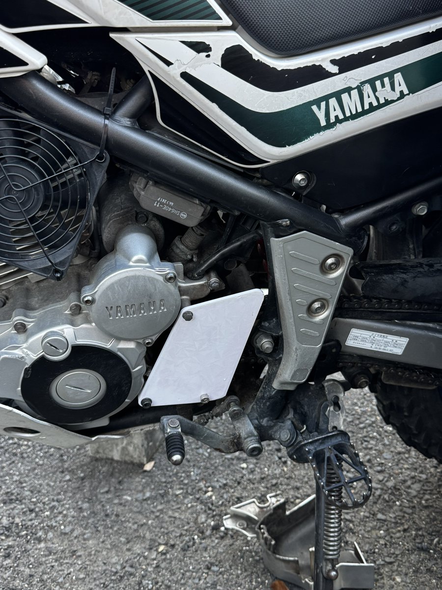 のひら様　セロー250 セロー サンプガード セロー250用のドライブスプロケガードの試作品…実質ただの板w 排泥性は