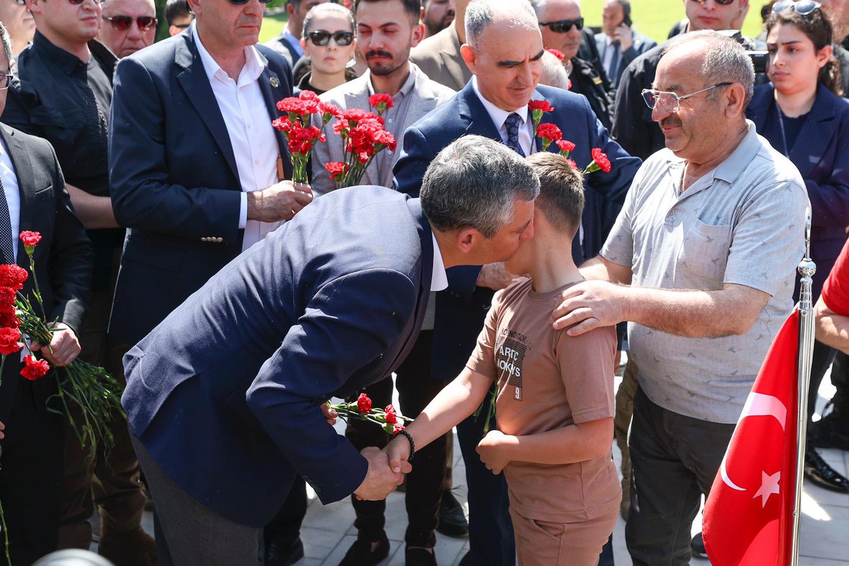 Özgür Özel tweet media