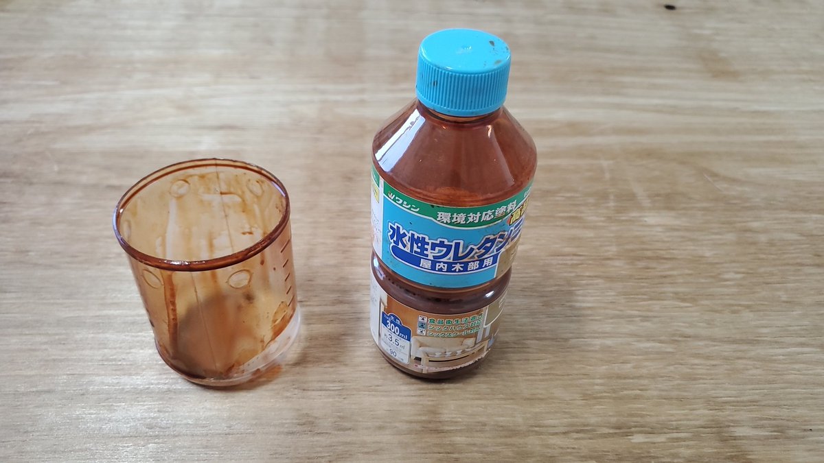 hideki_hachi's tweet photo. 実はニス使ったの初めてだったりする

いや、小学校の｢図工｣＆中学校の｢技術｣以来か…！

ちなみにこれは｢水性ウレタンニス｣
食品衛生法にも適合しているやつです https://t.co/gG3shU3k0z