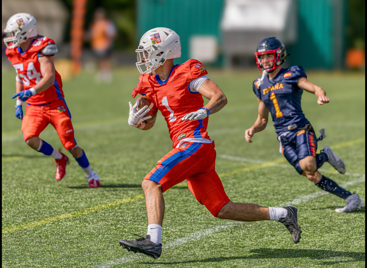 MatthewUrban188's tweet photo. National team game 
Some highlights 
+7 catches 
Coaches check it out !!! https://t.co/E5gH7DVrHw