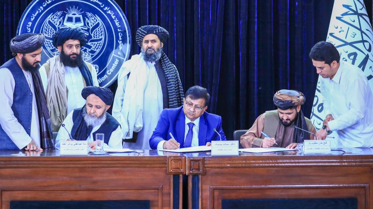 pajhwok's tweet photo. The Afghanistan Standards and Quality Authority (ASQA) has signed a contract worth more than $46 million with an Indian company for the expansion and equipping of quality assurance laboratories.
Full details are available at the link below
https://t.co/s6RT4qIQrS
#ASQA #Afghanistan #India #QualityStandards