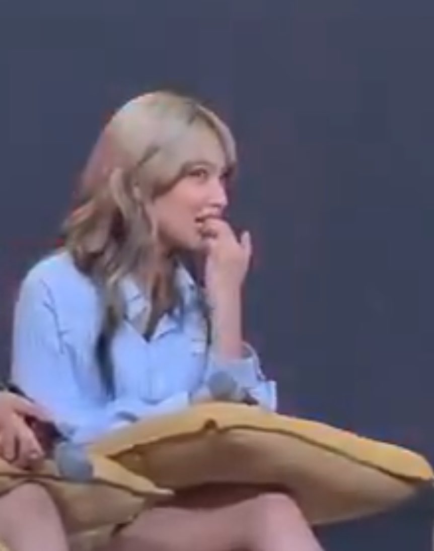 colextinn's tweet photo. Sobrang cute mo colet! Sarap mo ibulsa 🤏🏻😍

Side view            v.s.         Front view https://t.co/aslm4BKl2h