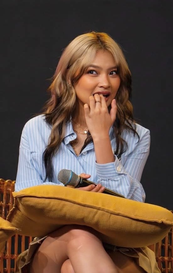 colextinn's tweet photo. Sobrang cute mo colet! Sarap mo ibulsa 🤏🏻😍

Side view            v.s.         Front view https://t.co/aslm4BKl2h