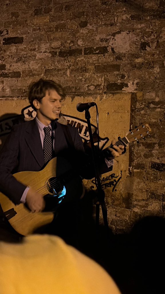 GRESLEYPH's tweet photo. Gresley’s Songs I Wrote Since She Left Tour at The Lower Third in London — 05/12/2026

📸: notrugilee https://t.co/rn8dHIDBxG
