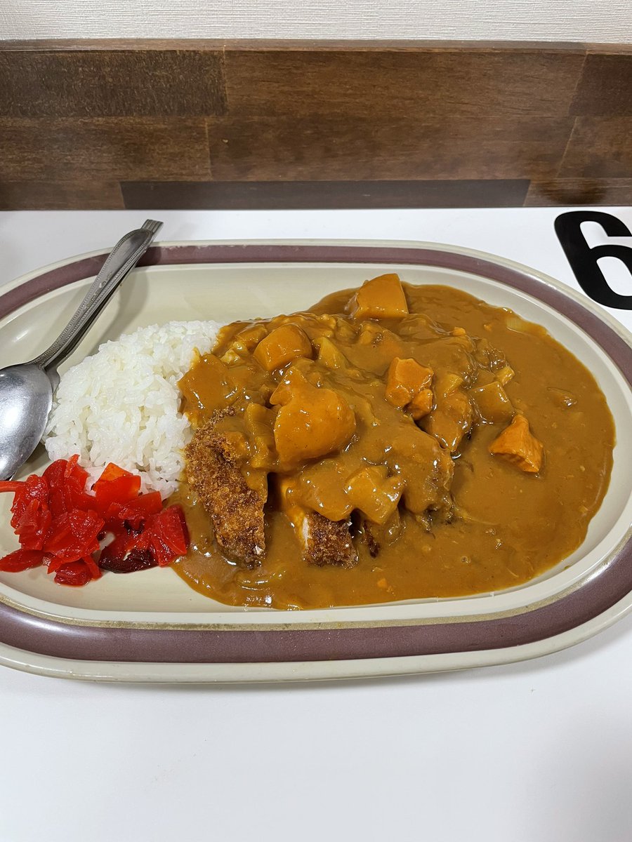 YheaIs's tweet photo. スラスラ受け取り！
んでタブチでカツカレー https://t.co/gJPmz7W0lB