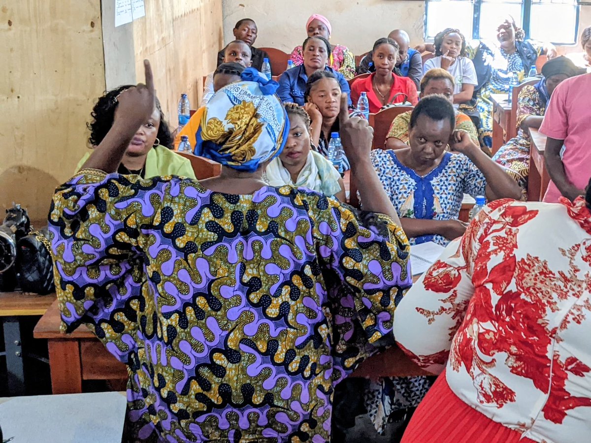 synergie_FPS's tweet photo. Renforcer la participation des femmes aux processus de paix est une nécessité.
À Goma au NK, la SFPS a réuni des acteurs clés pour réfléchir aux stratégies visant à faire entendre davantage la voix des femmes dans la médiation et la paix.✍🏾
Un appui financier  de @CanadaRDC 🤝 https://t.co/GmycSBurpb