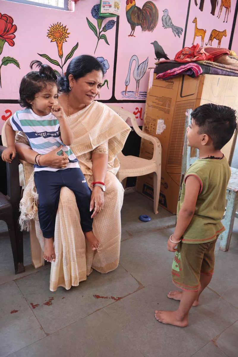 manisha_vakil's tweet photo. ગાંધીનગર જિલ્લાના માણસા તાલુકાના બાલવા ગામની બાલવા - 6 આંગણવાડી કેન્દ્રની મુલાકાત કરી વિદ્યાર્થીઓ સાથે હર્ષભર્યો સંવાદ કર્યો. બાળકોને સારા સંસ્કાર, સ્વચ્છતા અને નિયમિત અભ્યાસ માટે પ્રોત્સાહિત કર્યા. https://t.co/JPhAJ6Oe4A