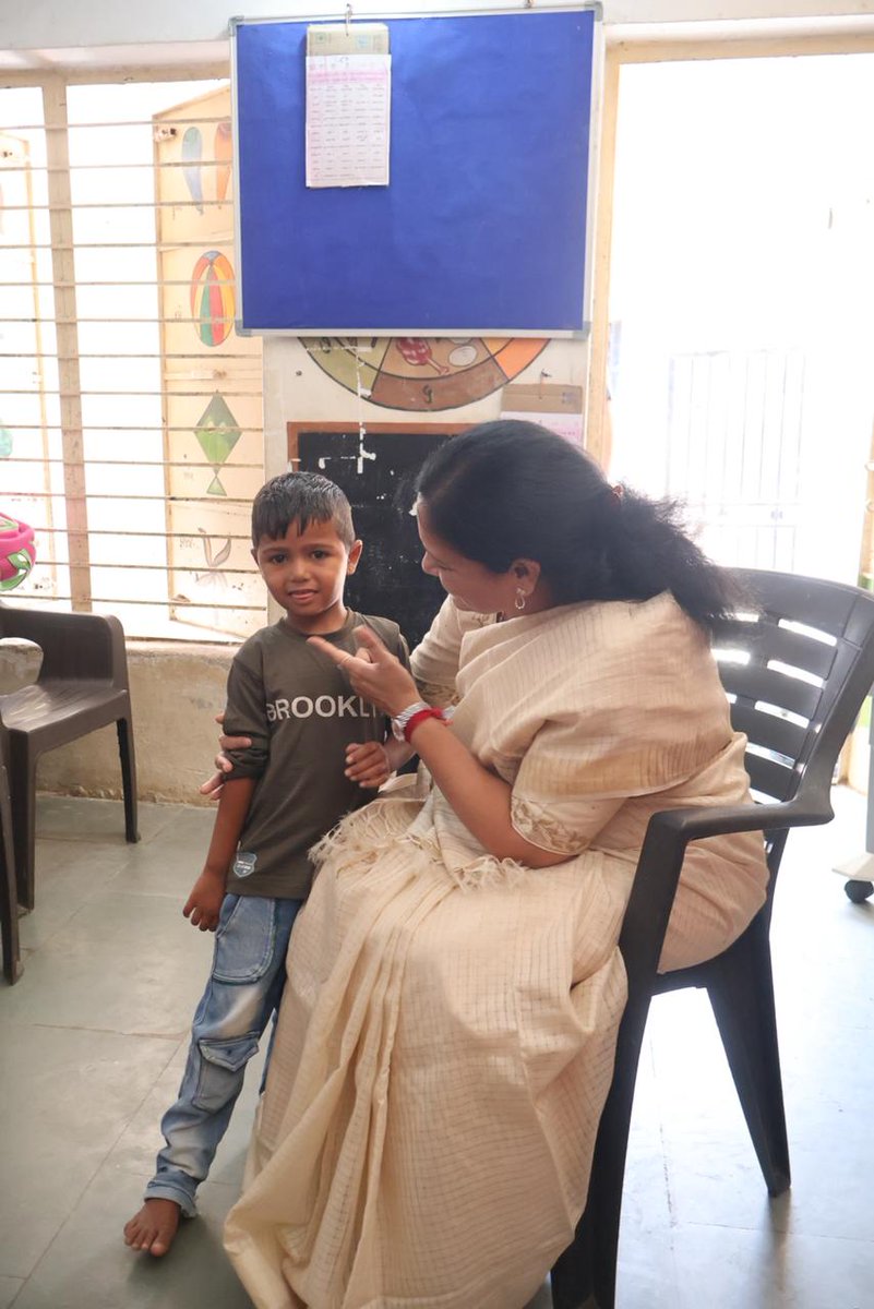 manisha_vakil's tweet photo. આંગણવાડી કેન્દ્રમાં આપવામાં આવતી પોષણ સેવાઓ, પ્રાથમિક શિક્ષણ, સ્વચ્છતા તેમજ બાળકોના સર્વાંગી વિકાસ માટેની વિવિધ વ્યવસ્થાઓનું વિસ્તૃત નિરીક્ષણ કર્યું. https://t.co/ySdoJGBx6I
