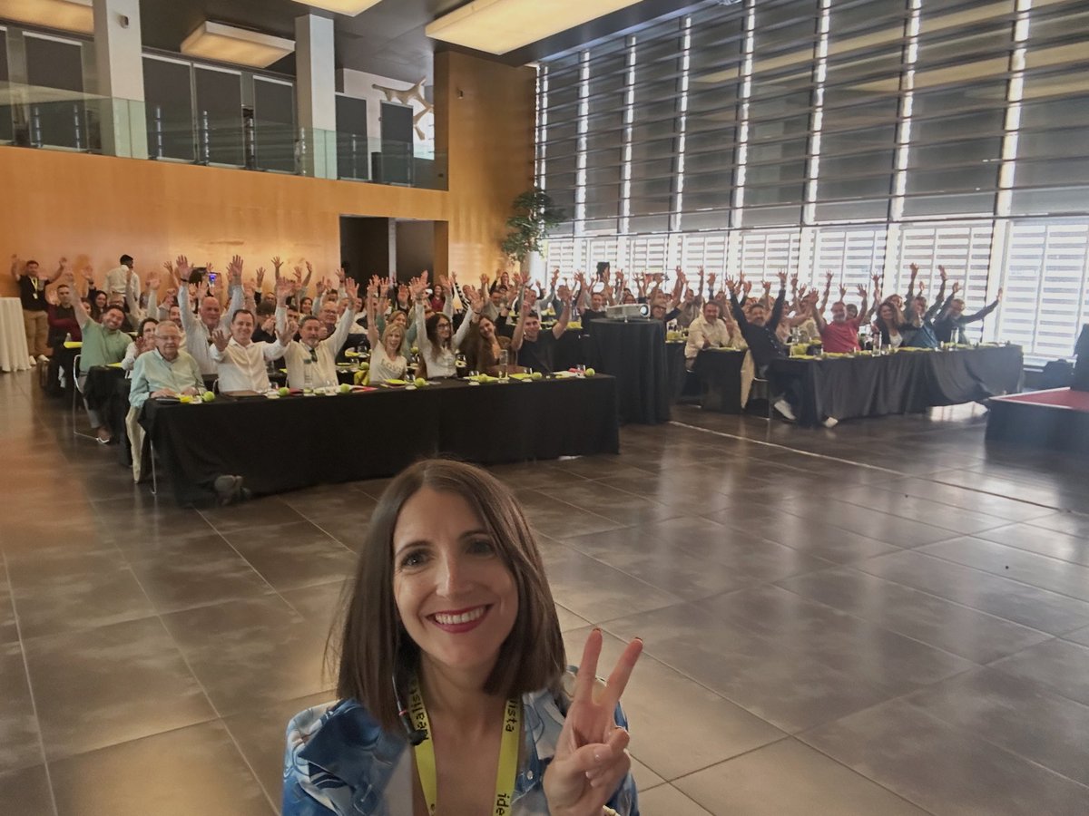 rakojeda's tweet photo. #workshopidealista Castellón 13- 5-26 me hace muy feliz ver una sala llena hasta arriba de profesionales a apuestan por la formación de la mano de @idealista   Gracias x venir 🍏 https://t.co/cUxr1jSrSR