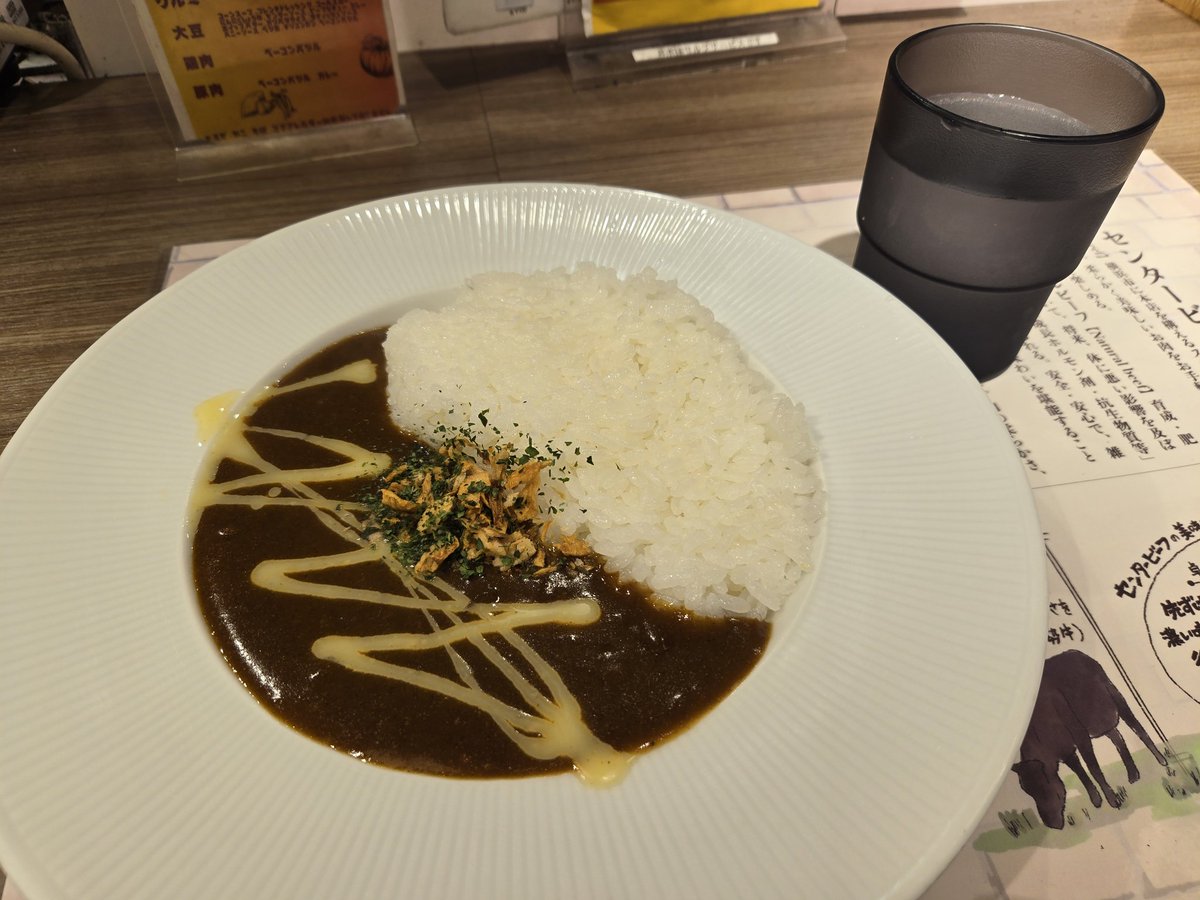 今レンチンしてパックから出しました｣みたいな妙な角があるライスに