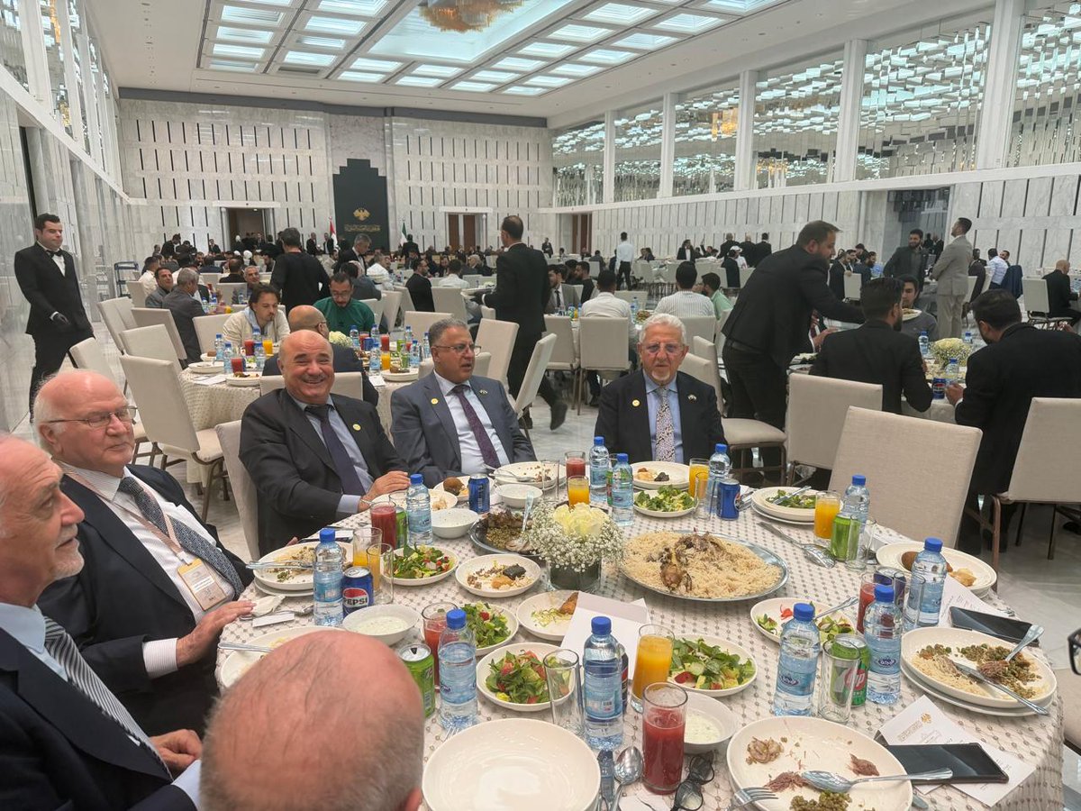 abdalhafith65's tweet photo. انه لمن دواعي فخرنا مشاركة الدكتور المهندس بشار سمحه في المنتدى الاستثماري السوري الاماراتي الاول بدمشق والذي يجسد روح التعاون بين البلدين الشقيقين. https://t.co/znf5Ps0agx