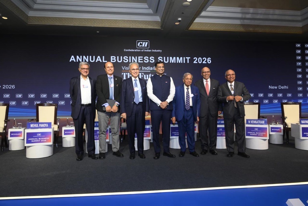 NIIFIndia's tweet photo. At the @FollowCII Annual Business Summit, Sanjiv Aggarwal, MD &amp; CEO, NIIF, spoke on India’s ability to attract long-term global capital. 

He highlighted India’s scale, resilient infra assets, and the need for more large, investment-ready projects. https://t.co/Kb2AzmQmbW