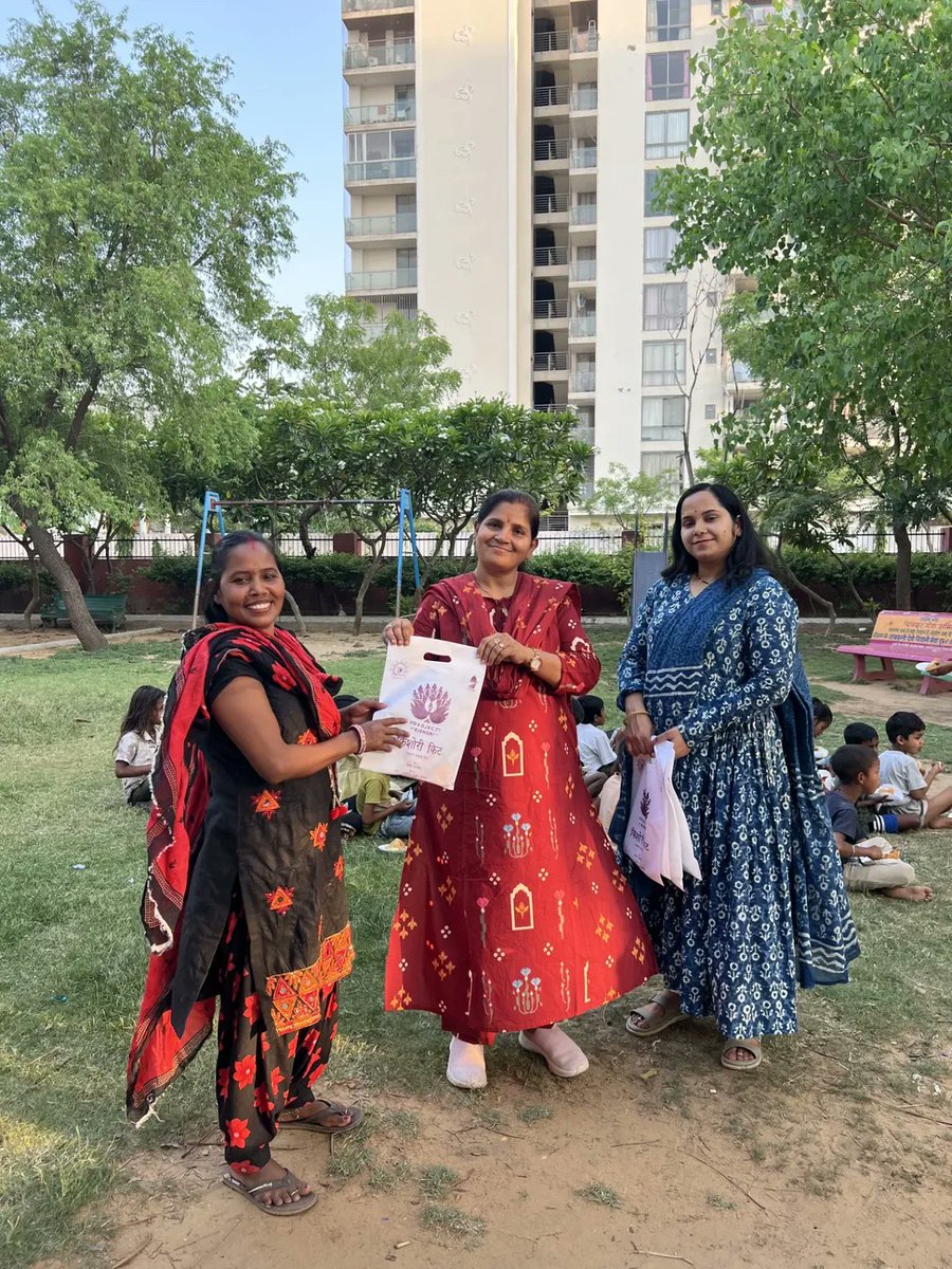 orgprazna's tweet photo. This Mother’s Day, we celebrated with the amazing mothers of our Akshar Kaksha children through games, gifts, laughter, and togetherness.

From prizes for winners to refreshments and special gifts for every mother, every moment was about making them feel valued and appreciated. https://t.co/IX8HlF5KQj
