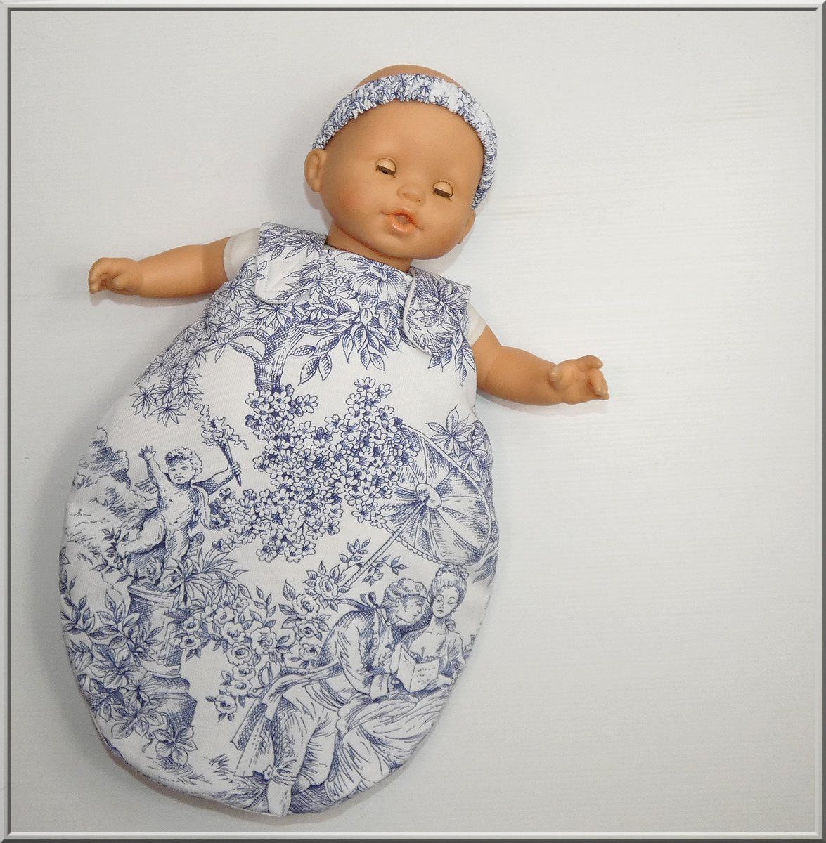 Invictuscrea's tweet photo. Gigoteuse et couche pour un poupon Corolle 36 cm en toile de Jouy à retrouver https://t.co/RQoJ0nbPQB
#invictuscrea #gigoteuse #pouponcorolle #toiledeJouy #couchepoupon #poupon36cm #toiledejouyaddict #couture #couturepoupon #grenoble #toiledejouy #accessoirepoupon https://t.co/XJQOnLE8xa