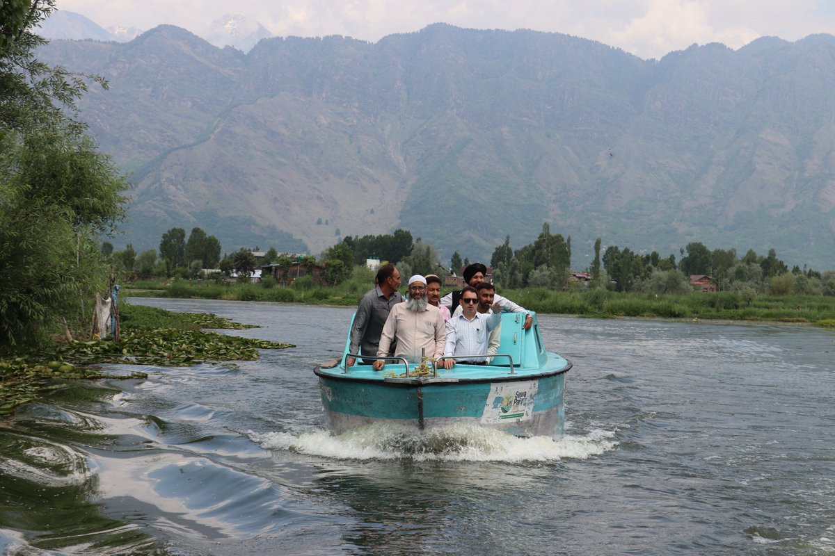jklcma's tweet photo. Vice Chairman LCMA, Mr. Khurshid Ahmad Shah, along with officers of the Authority, undertook a comprehensive tour from Pokhribal to Nigeen Lake to review the progress of ongoing works and reaffirm the Authority’s commitment towards preservation of water bodies.
@diprjk
@JKHUDD1 https://t.co/kPtHn3Q6On