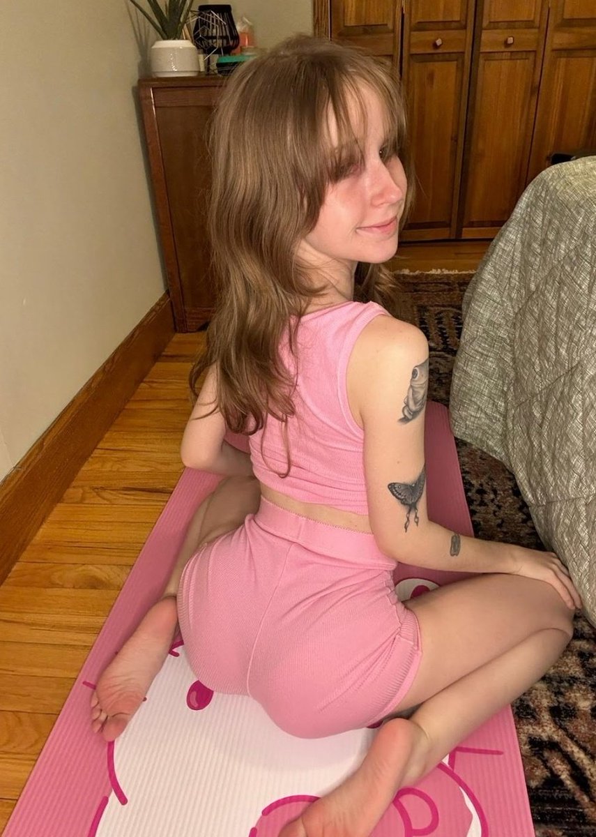 Teenzy Bella 1 tweet media