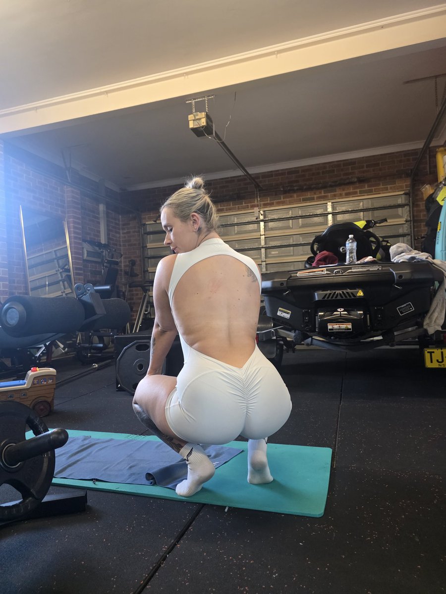 Aussiegymbeauty_ tweet media