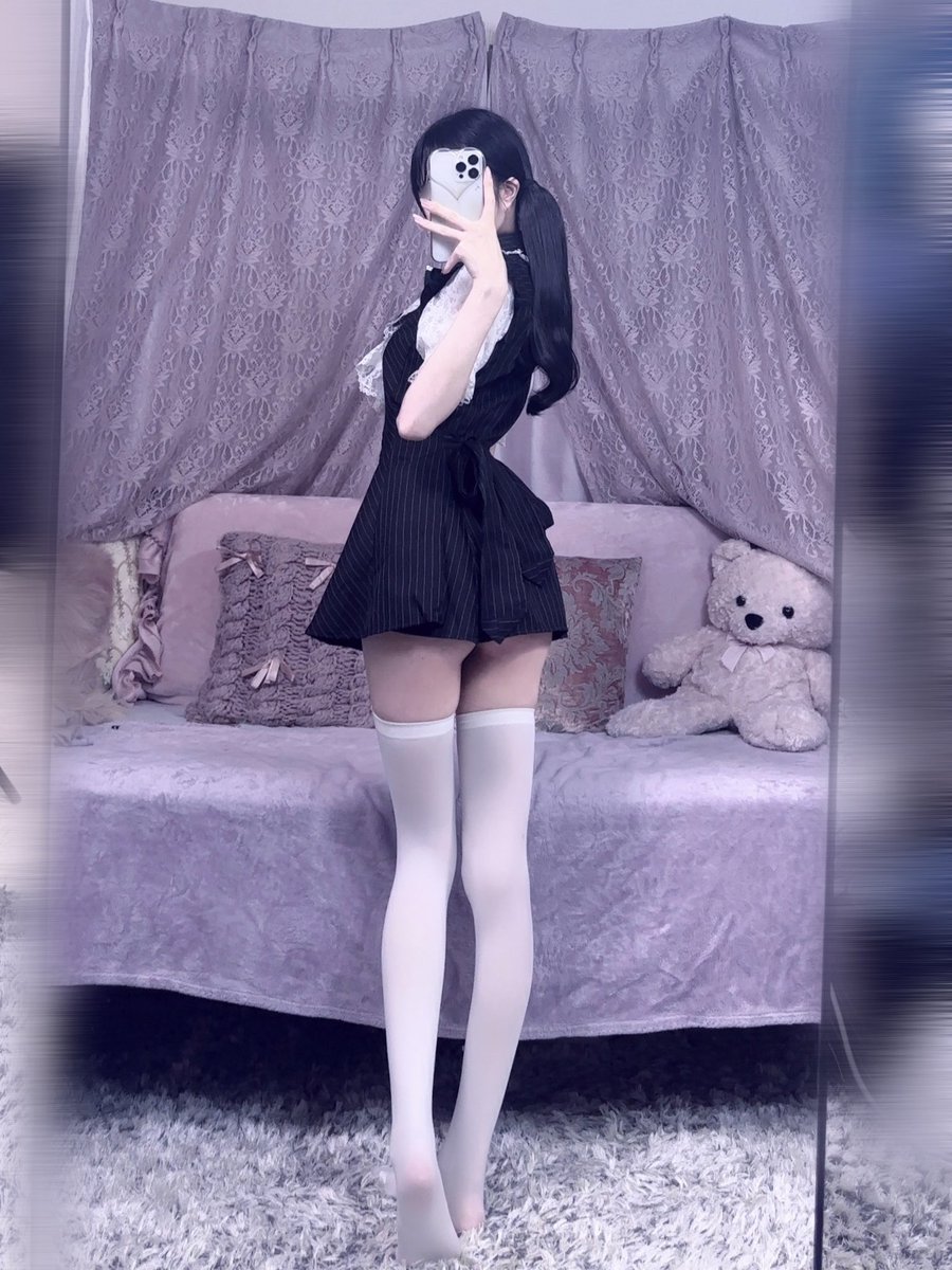 shisyuchan's tweet photo. 白ニーソ派？黒ニーソ派？ https://t.co/l8vR5gsEj1