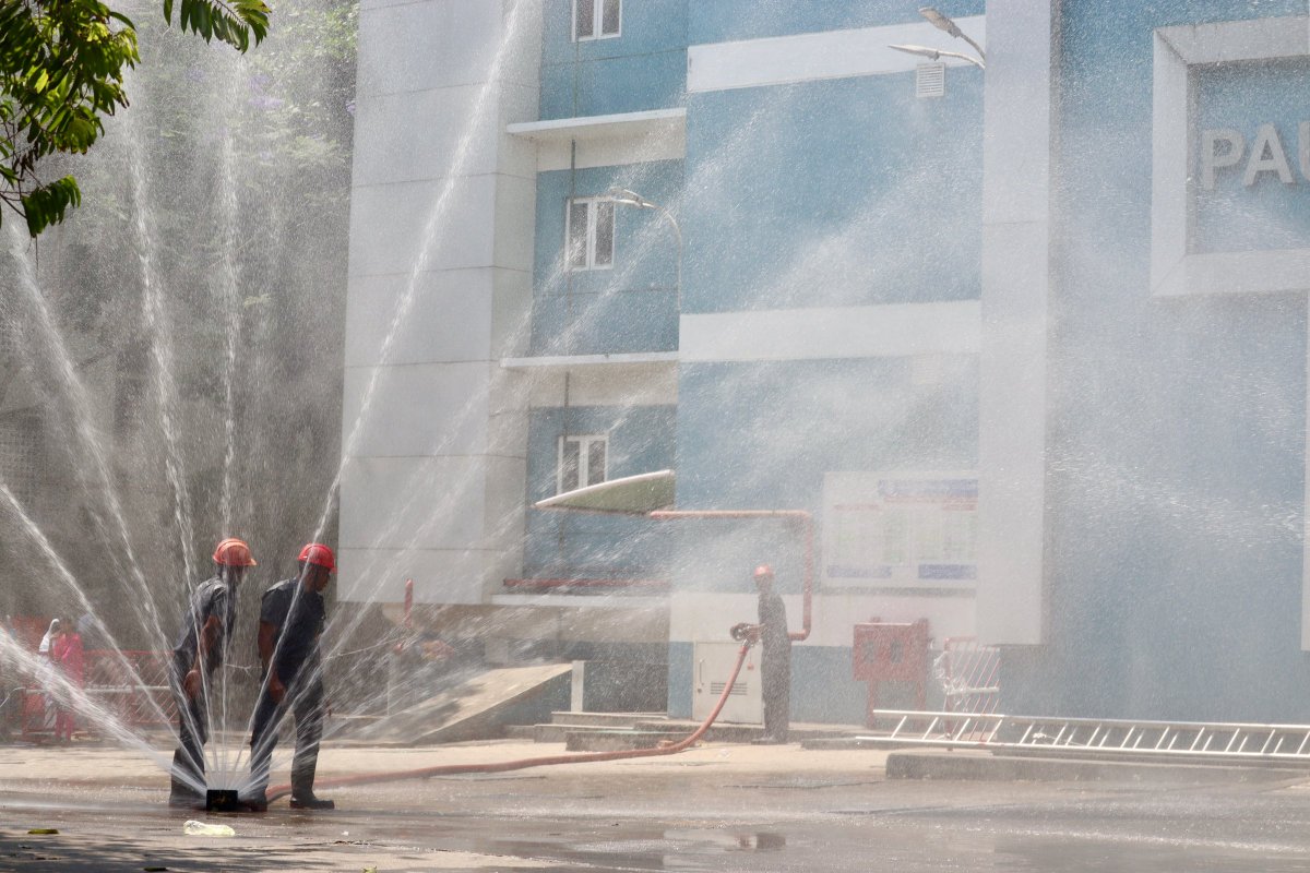 OffCMCVellore's tweet photo. #FireSafety awareness programme hosted across all campuses during #NationalFireServiceWeek (14 - 20 April).
Theme for this year: 'Safe School, Safe Hospital & Fire Safety Aware Society - Together for Fire Prevention'; focused on educating staff, students, & public about fire #SafetyMeasures and highlighting essential services provided by Fire Services.
Live demonstrations including rope rescue drills, hydrant firefighting drills and evacuation procedures for patients from critical care areas were conducted on the valedictory day; Mr S. Vadivel, District Fire Officer, attended as the Guest of Honour.
Week-long program included training sessions for the engineering team, security staff, housekeeping personnel, and other support staff. Online quiz & fire safety poster competitions were also organised to promote awareness and participation.