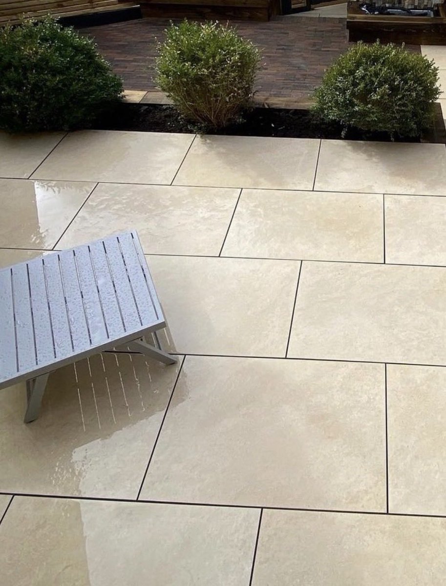 BowlandStone's tweet photo. Come rain or shine, porcelain paving keeps its sleek, polished look. 

These are our Abbey Beige Porcelain paving; clean lines, simple but very effective.

Image c/o Ground Breaker Construction https://t.co/MsLCgHvzfE